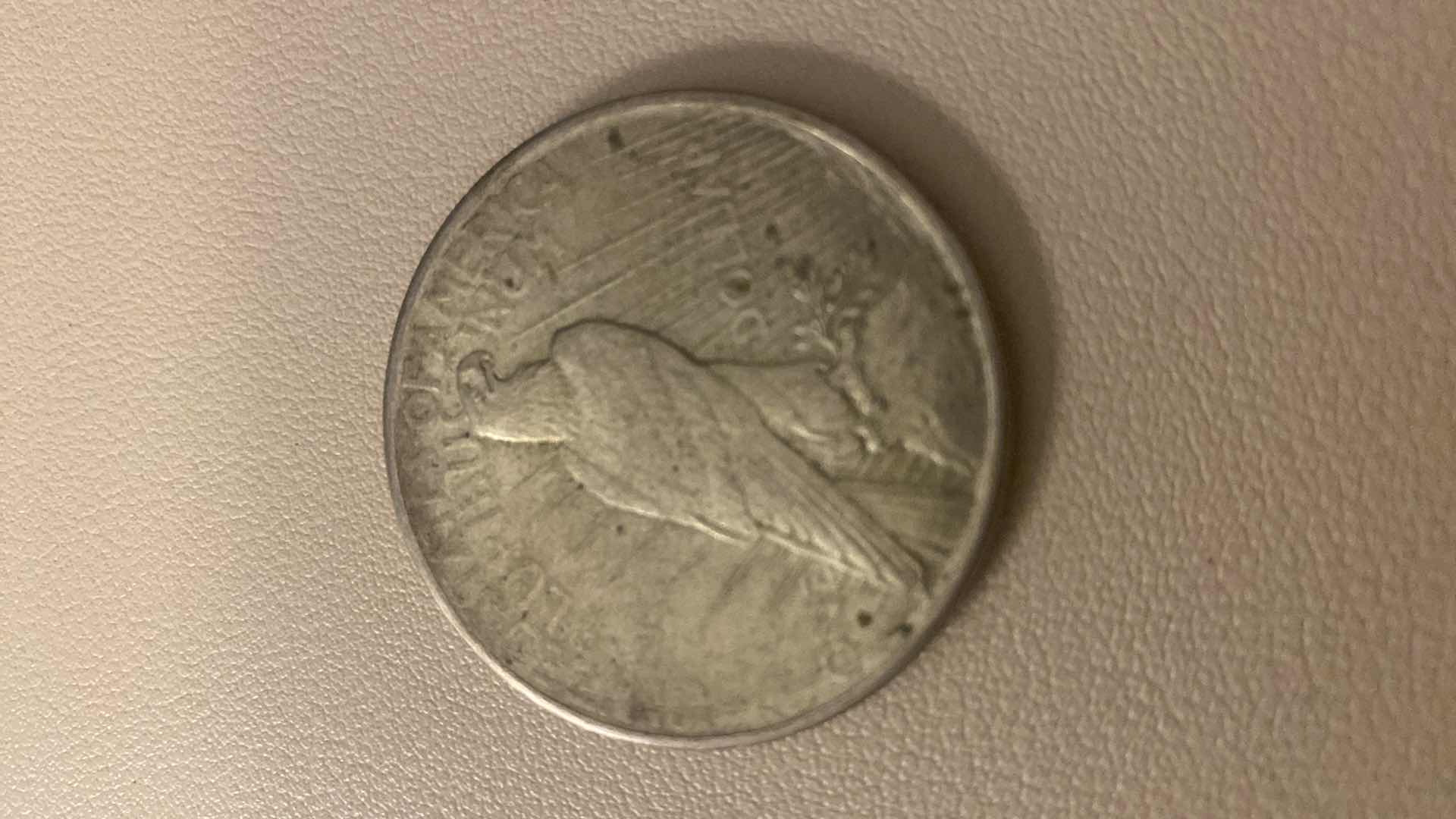 Photo 1 of VINTAGE 1925 PEACE SILVER DOLLAR MINT MARK NOT VISIBLE