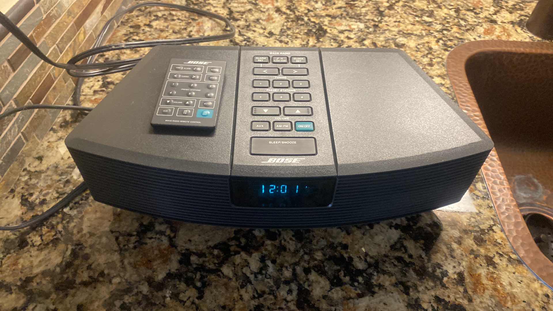 Photo 1 of VINTAGE BOSE WAVE RADIO WITH REMOTE (NO C/D PLAYER)