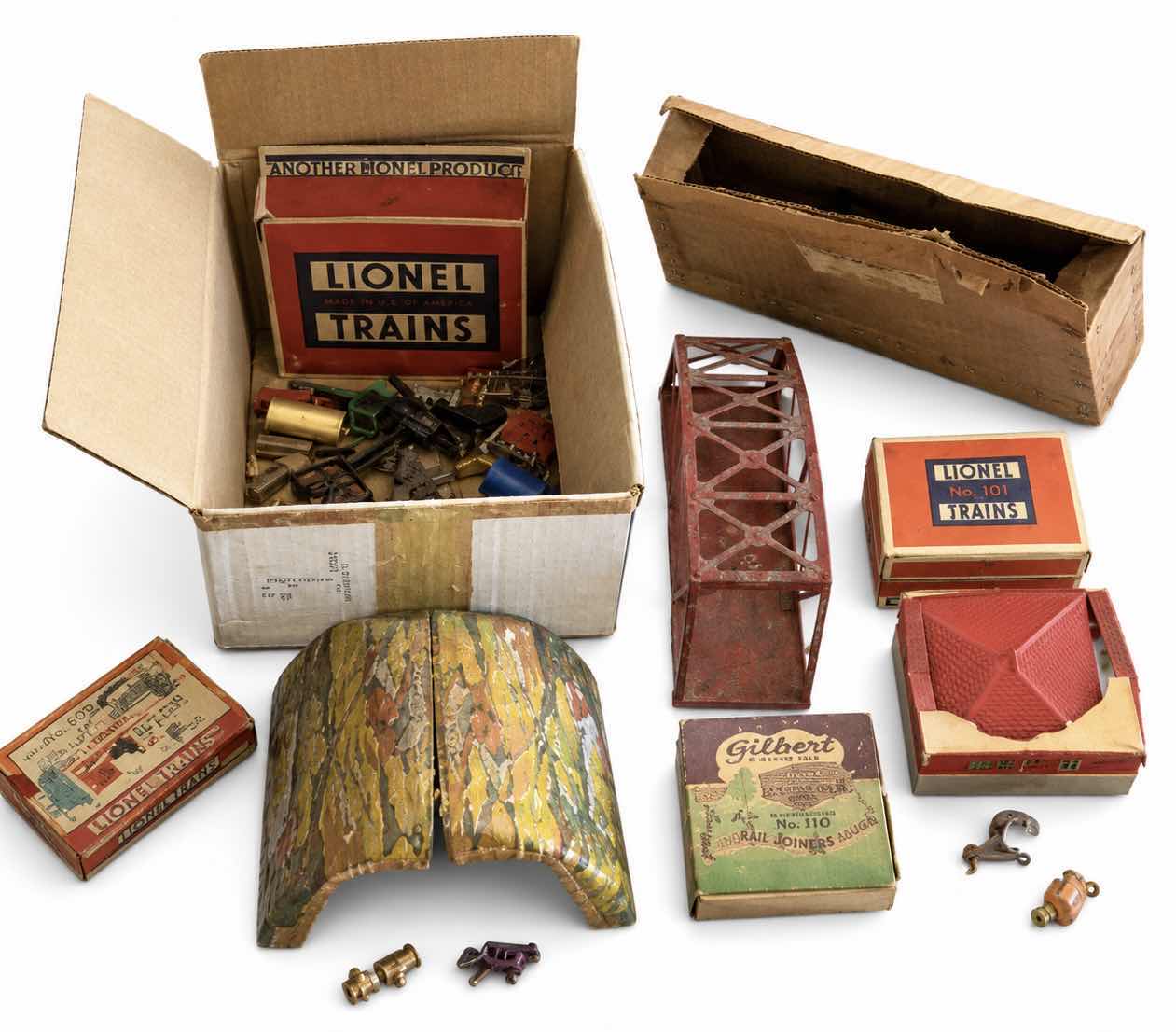 Photo 1 of VINTAGE LIONEL TRAIN ACCESSORIES