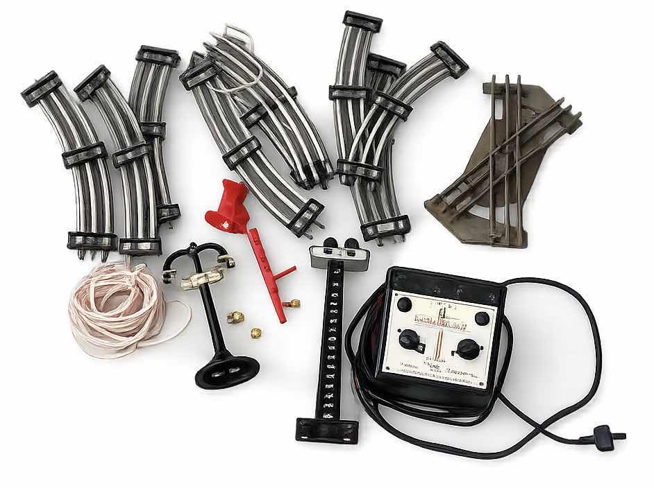 Photo 1 of 110 WATT TRAIN MASTER, TRACKS & ACCESSOIRES