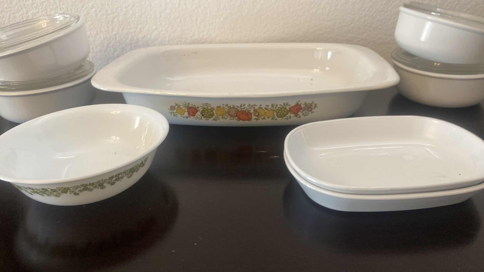 Photo 1 of VINTAGE CORNING WEAR SPICE OF LIFE OPEN ROASTER AND FOUR CORNING WARE GRAB IT HANDLED BOWLS WITH LIDS