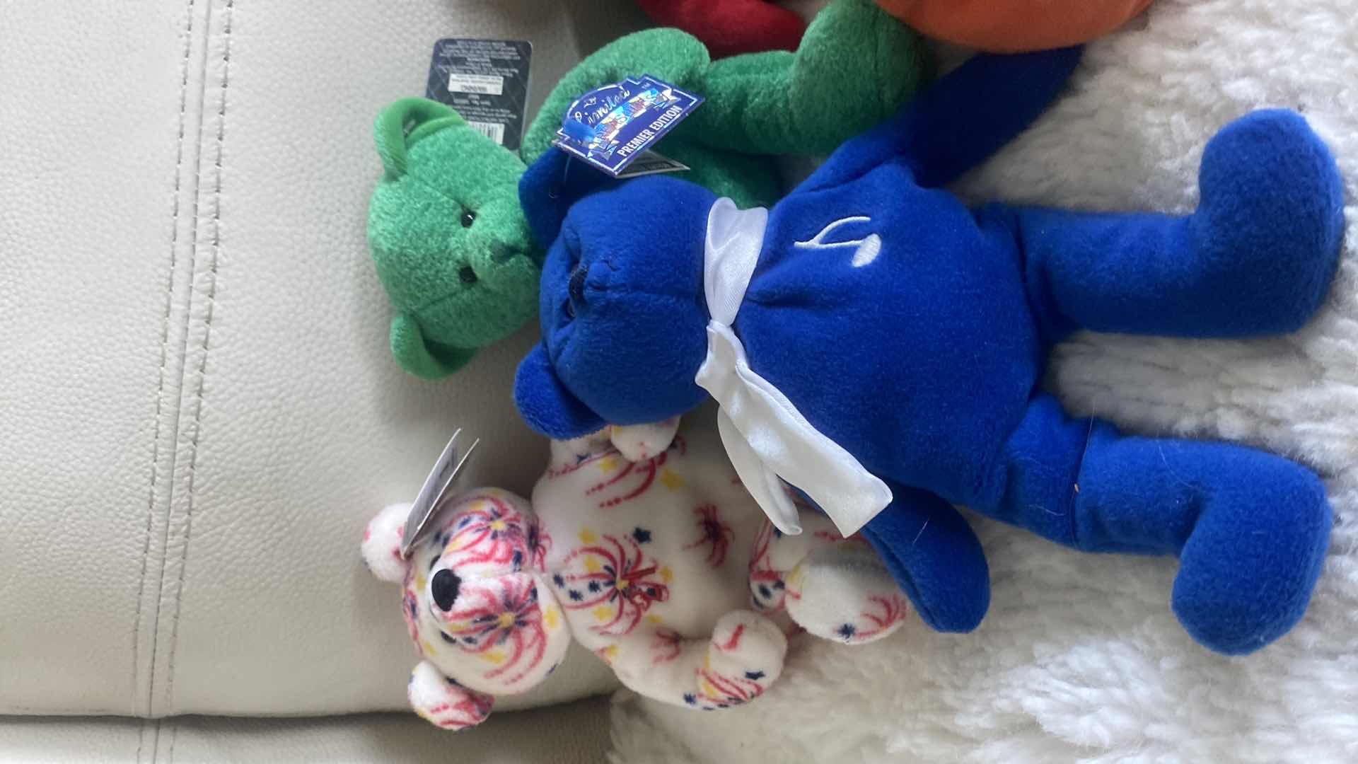 Photo 1 of 6 STUFFED ANIMALS