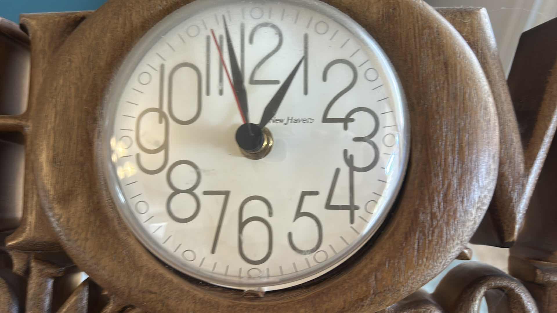 Photo 1 of RUSTIC “HOME SWEET HOME” DECORATIVE WALL CLOCK WITH LARGE EASY-READ NUMBERS
WARM BROWN FARMHOUSE-STYLE FINISH
ESTIMATED RETAIL VALUE: $35–$50 16” x H8 1/2”