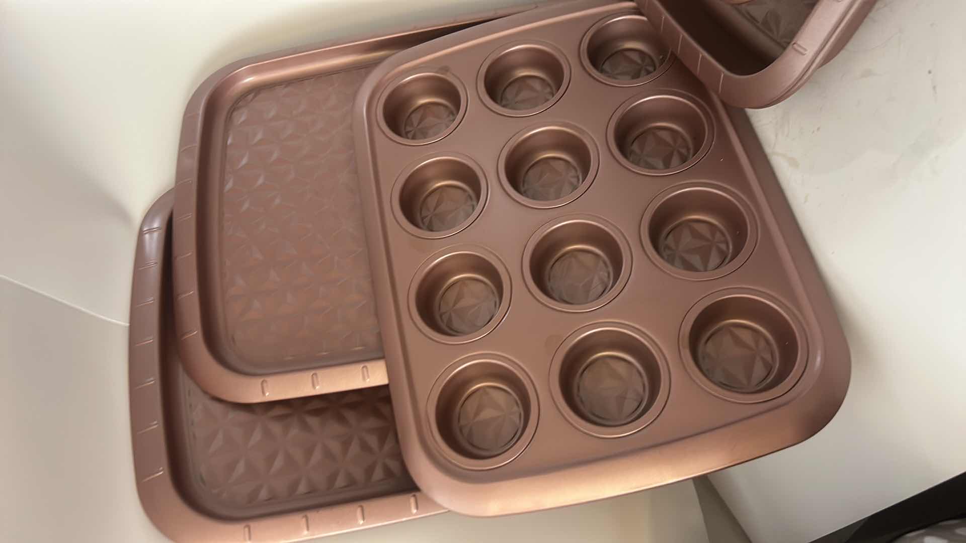 View 6 of ROSE GOLD NONSTICK BAKEWARE SET WITH BAKING PANS, MUFFIN PANS & LOAF PAN
COORDINATING METALLIC FINISH WITH TEXTURED BAKING SURFACES
ESTIMATED RETAIL VALUE: $75–$100