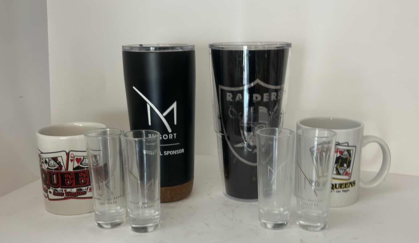Photo 1 of LAS VEGAS THEMED DRINKWARE