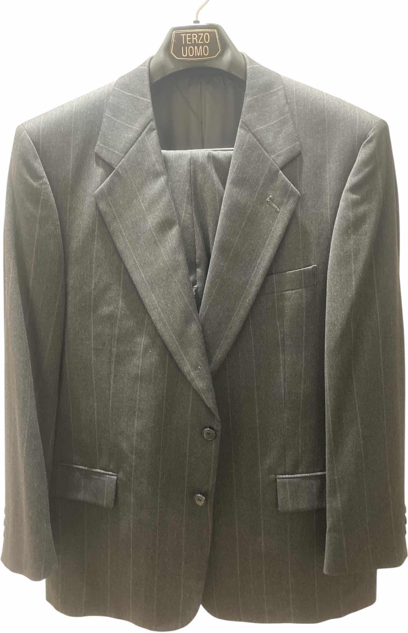 View 1 of MEN’S TERZO UOMO WOOL SUIT MADE IN ITALY ESTIMATED SIZE 36 TO 40