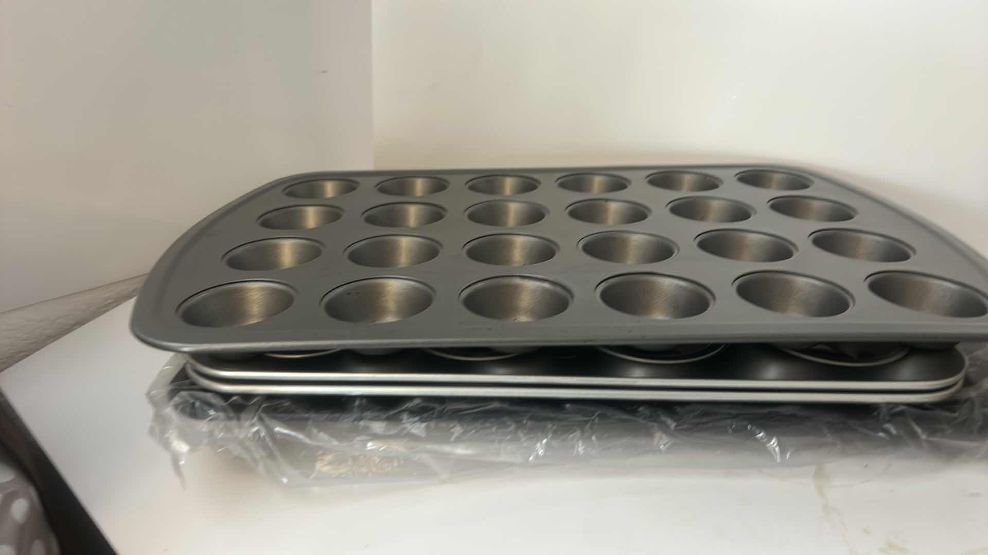 Photo 1 of ASSORTED KITCHEN BAKEWARE & COOKWARE LOT