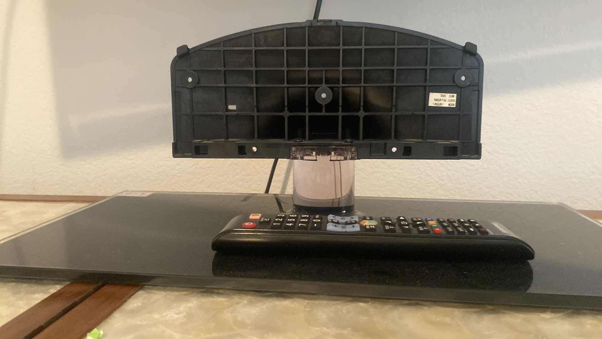 Photo 1 of 40 INCH SAMSUNG TV WITH WALL MOUNT AND TABLE TOP STAND AND REMOTE