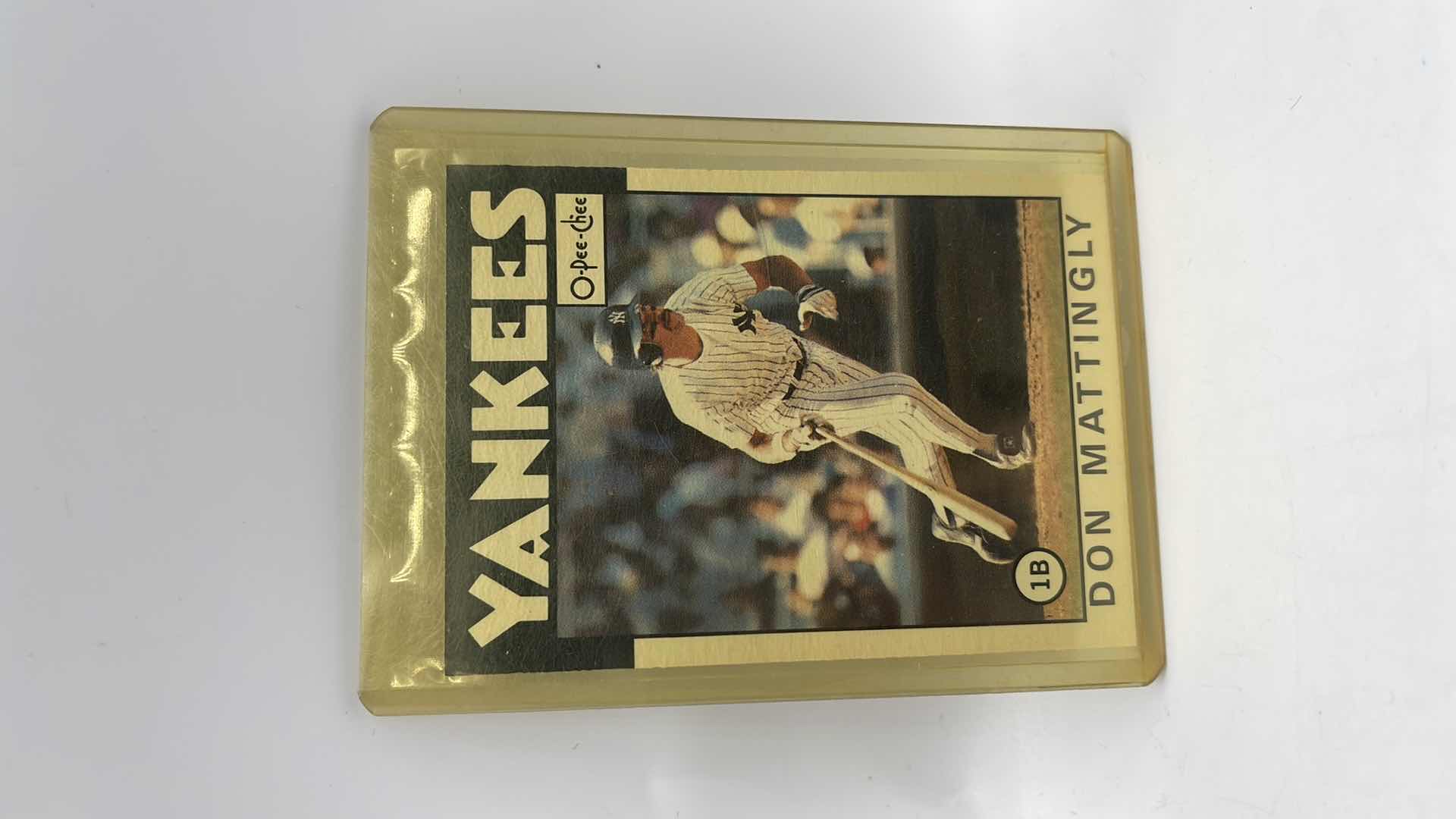 Photo 1 of 1986 DON MATTINGLY TOPPS CARD 180