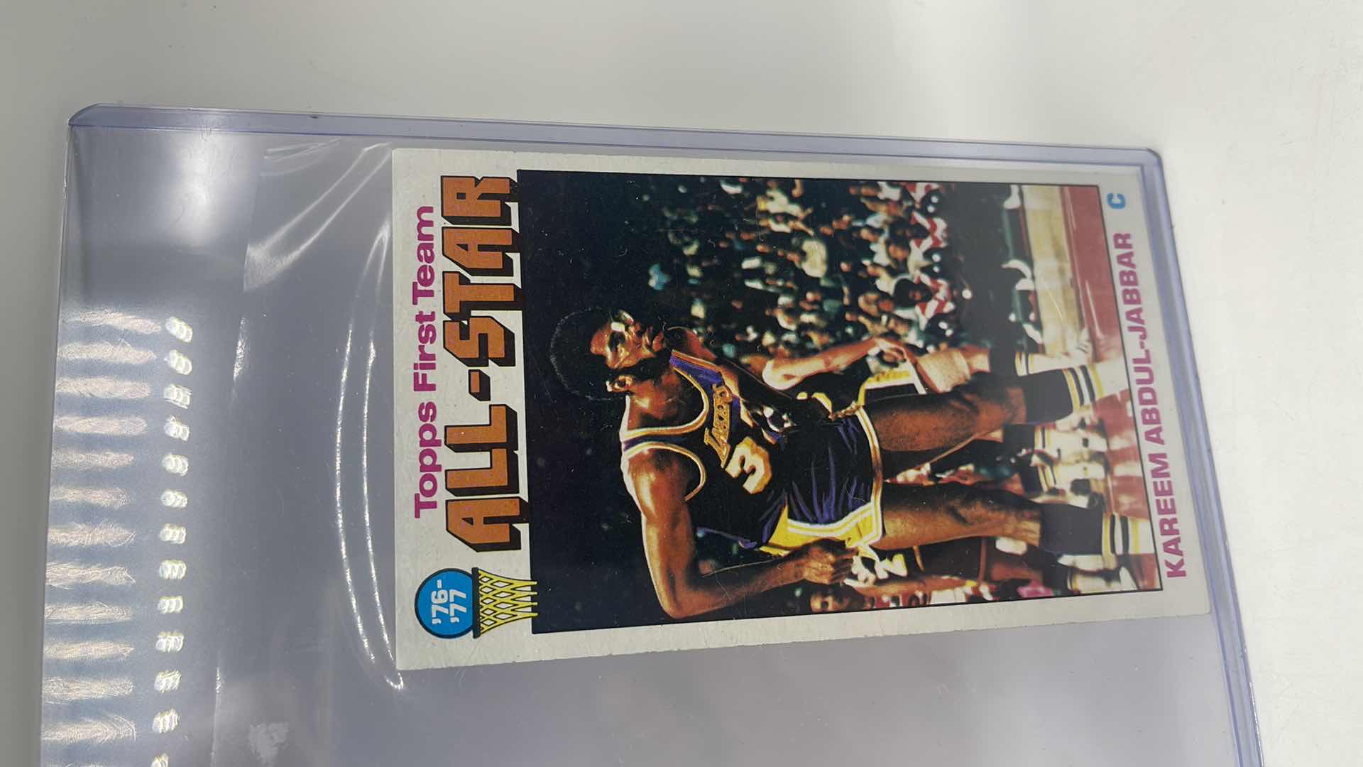 Photo 1 of RARE 1976 KAREEM ABDUL JABBAR TOPPS CARD 176 APPROX VALUE $450