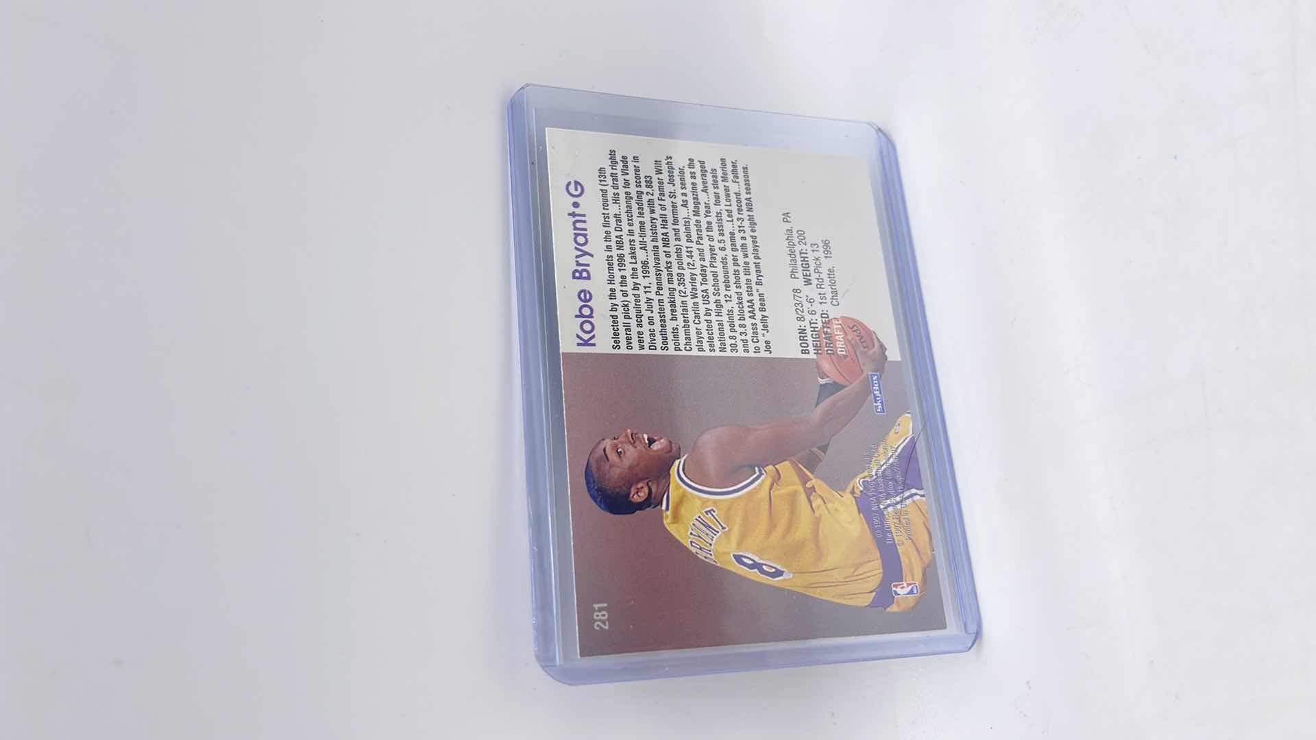 Photo 2 of 1996-97 KOBE BRYANT NBA HOOPS ROOKIE CARD 281 APPROX VALUE $450