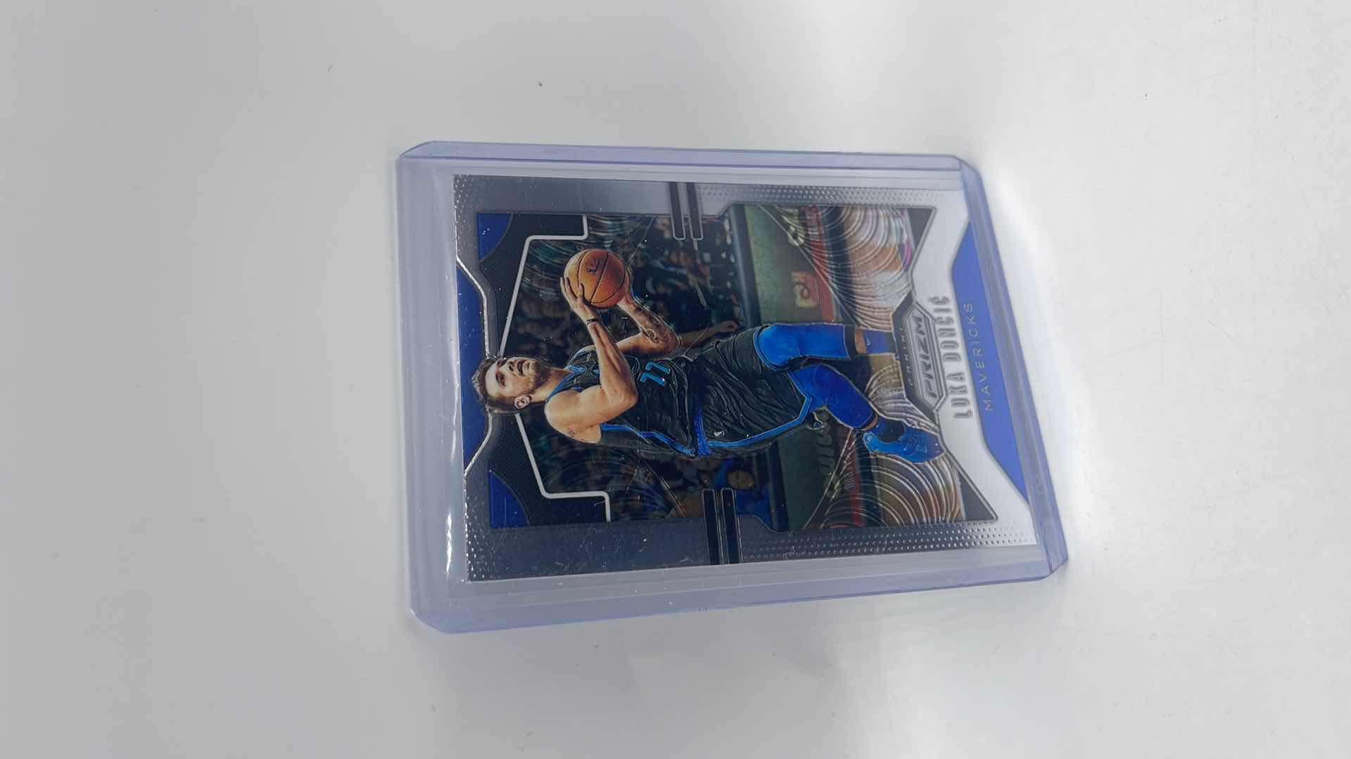 Photo 1 of 2019-20 LUKA DONCIC PANINI PRIZM CARD 75 APPROX VALUE $80