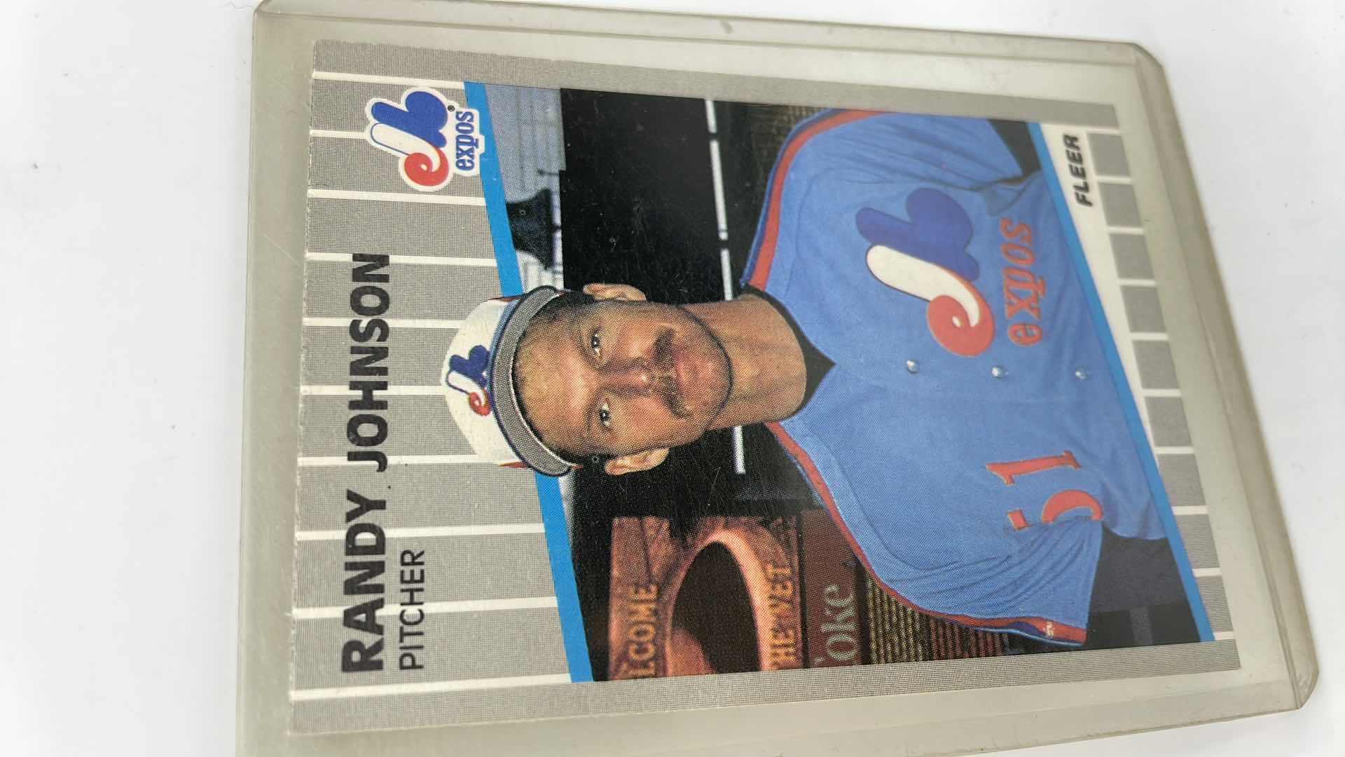 Photo 1 of 1989 RANDY JOHNSON FLEER ROOKIE CARD 381