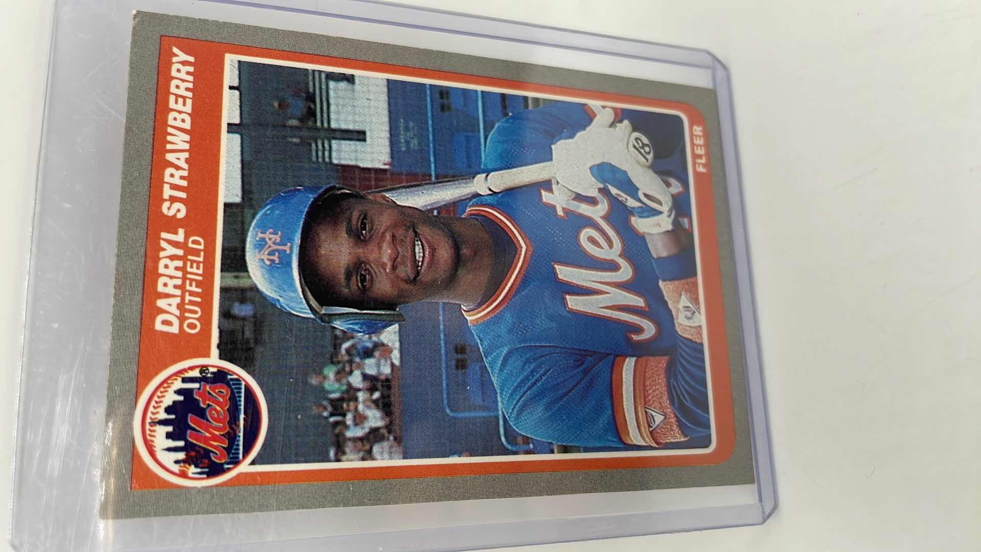 Photo 1 of 1985 DARRYL STRAWBERRY FLEER CARD 93