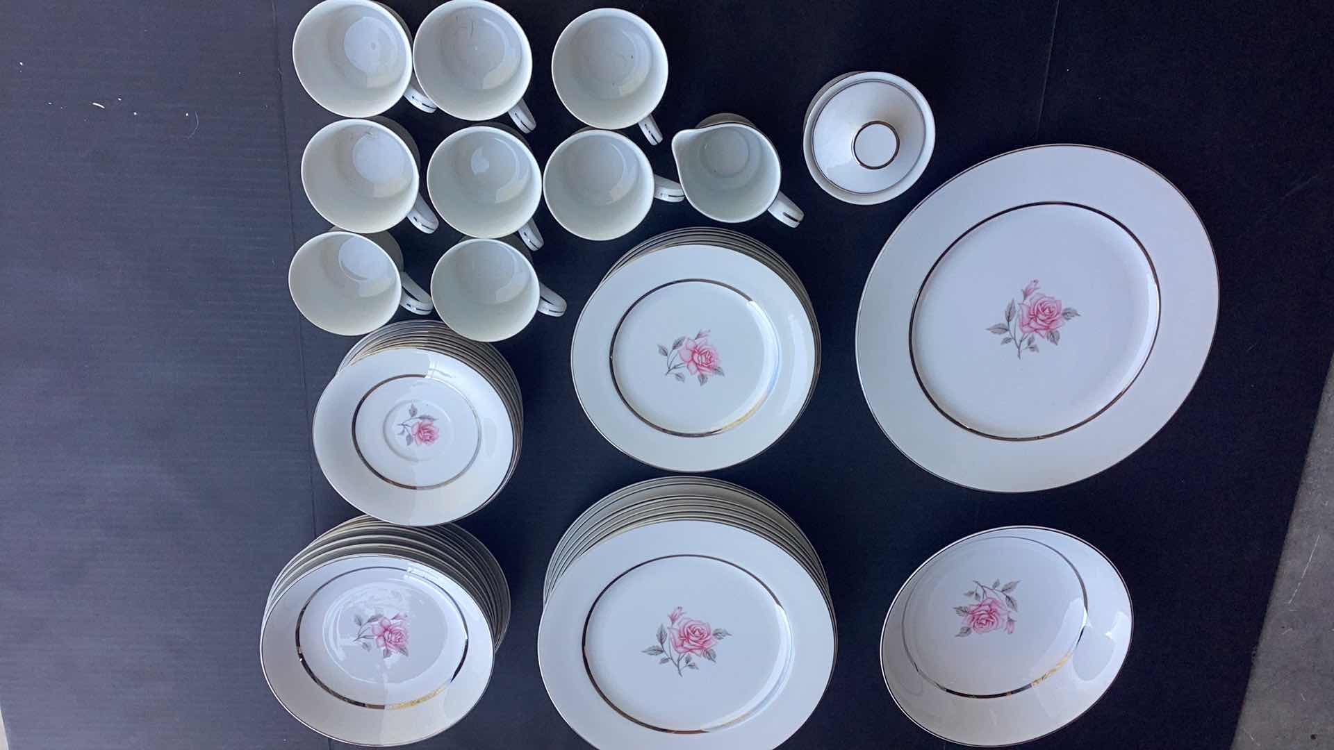 Photo 1 of MOMOYAMA FINE CHINA 44 PIECE SET