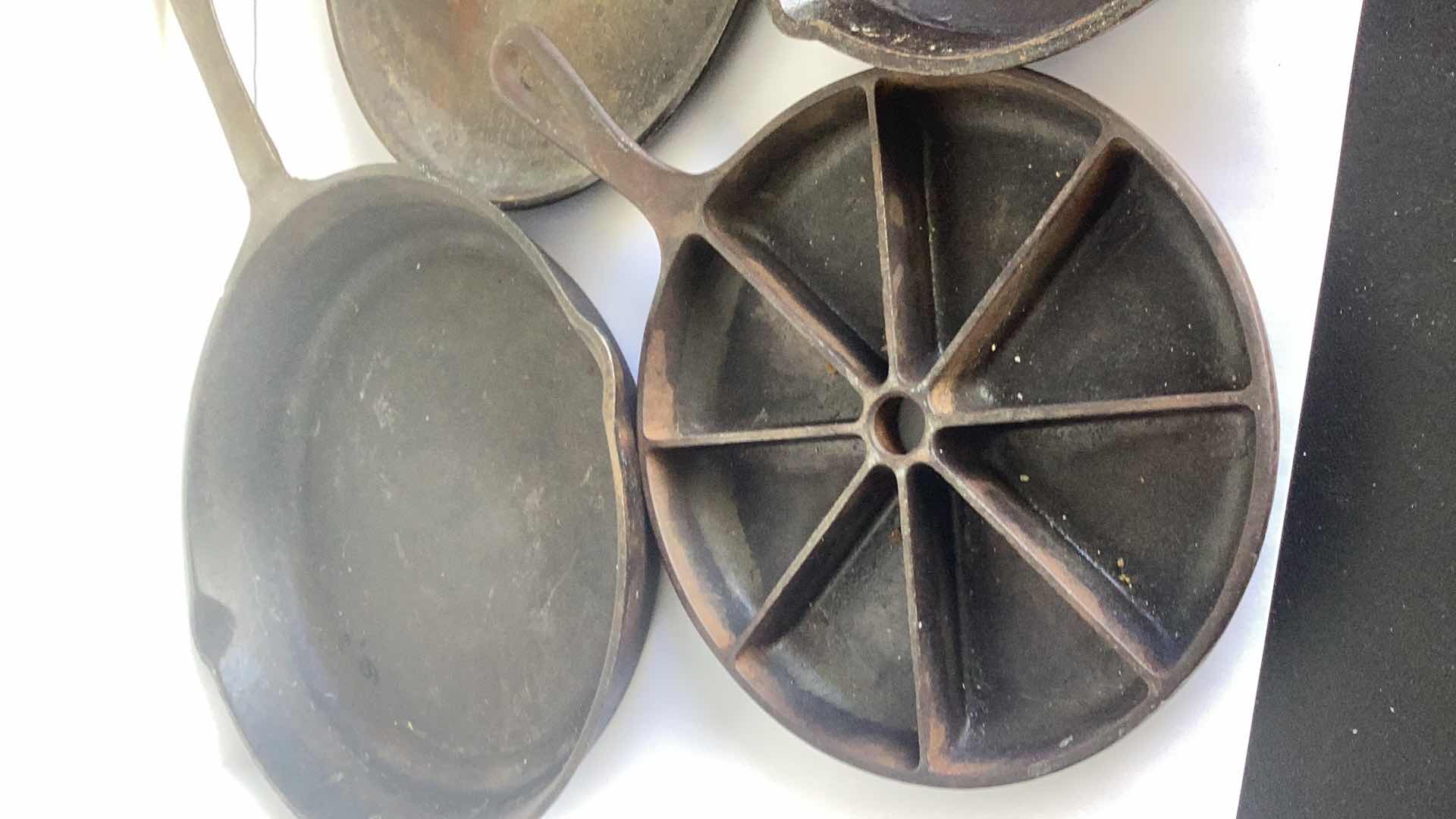 Photo 2 of 4 PIECE CAST IRON SKILLET SET