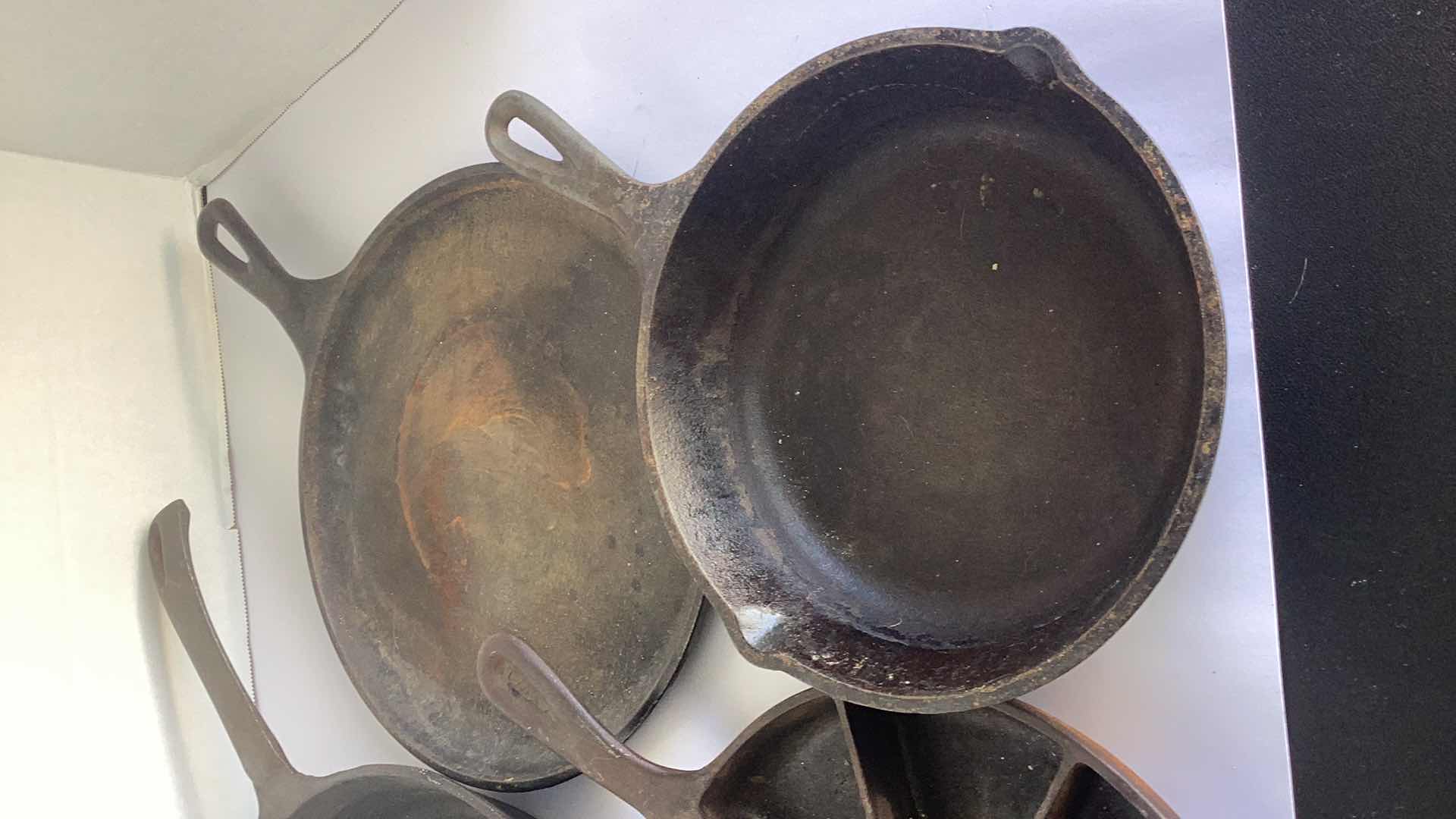 Photo 3 of 4 PIECE CAST IRON SKILLET SET