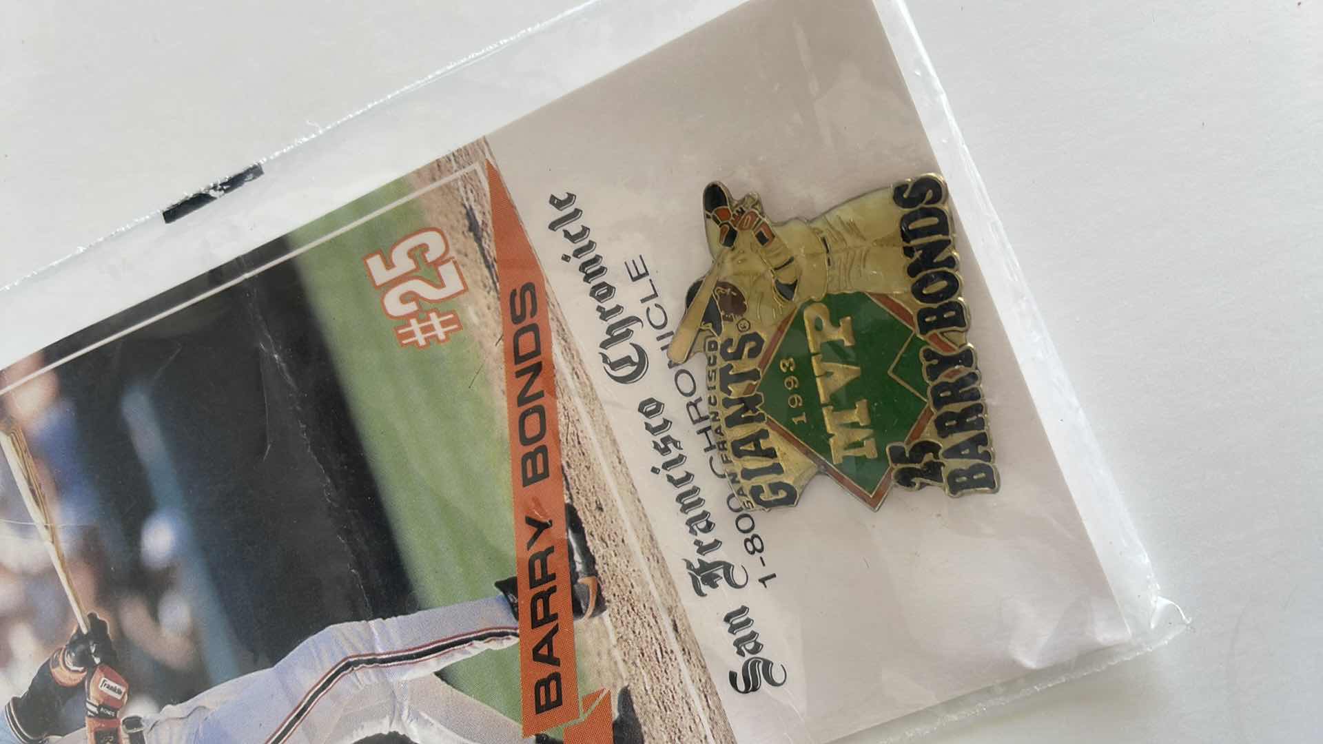 Photo 3 of GIANTS BARRY BONDS PIN 1993 MVP #25