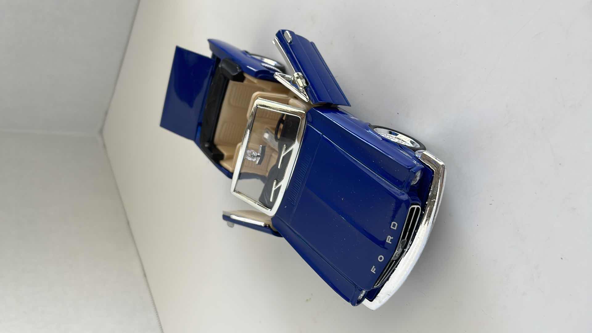 Photo 3 of FORD DIE-CAST MUSTANG 7” LONG