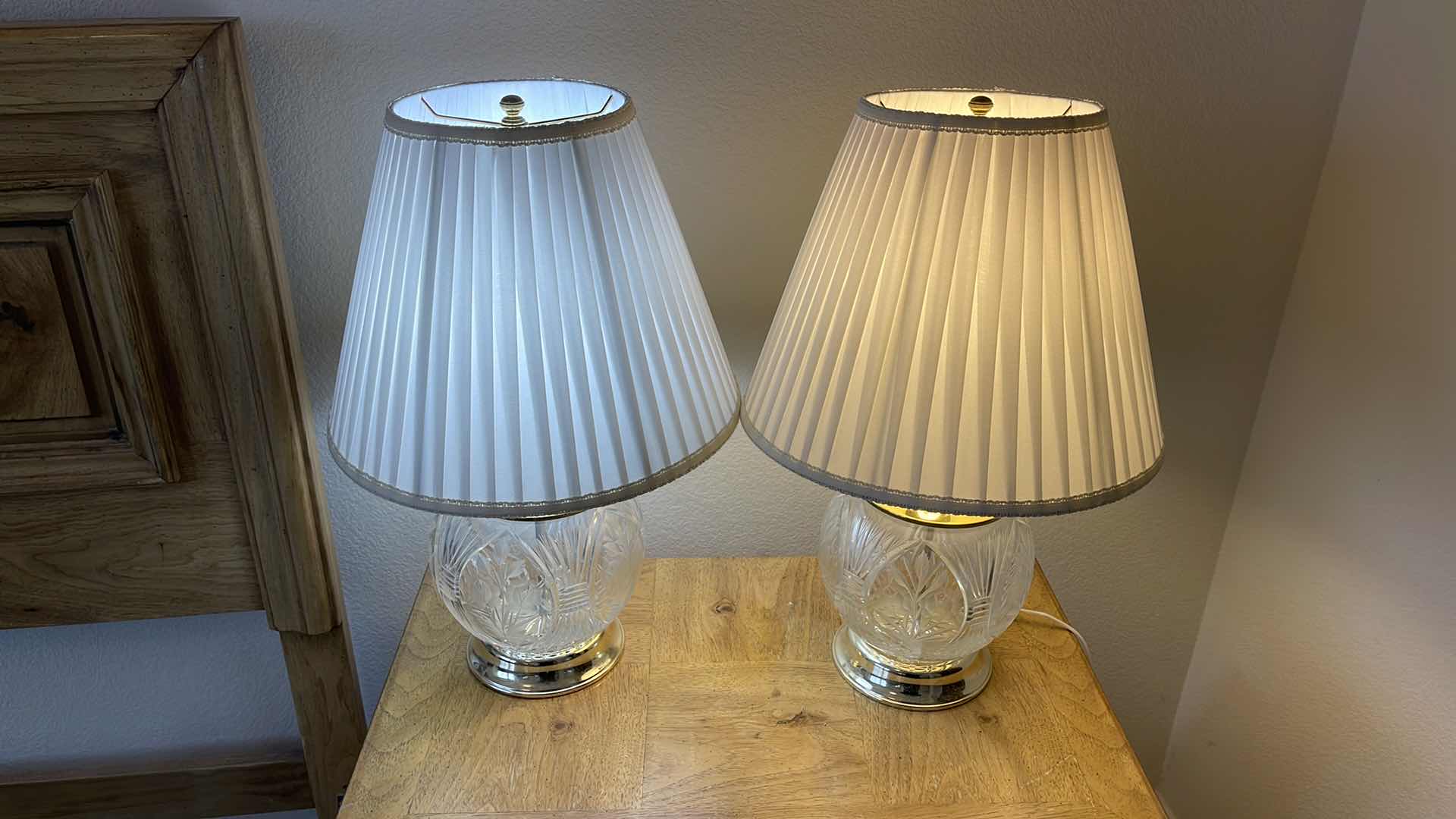 Photo 1 of 2 VINTAGE GLASS BOTTOM TABLE LAMPS H21”