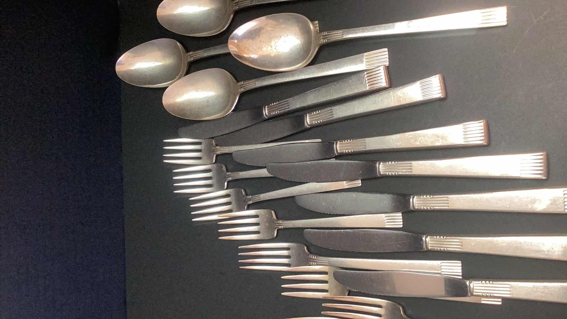 Photo 3 of VINTAGE 39 PIECE ONEDIA FLATWARE SET