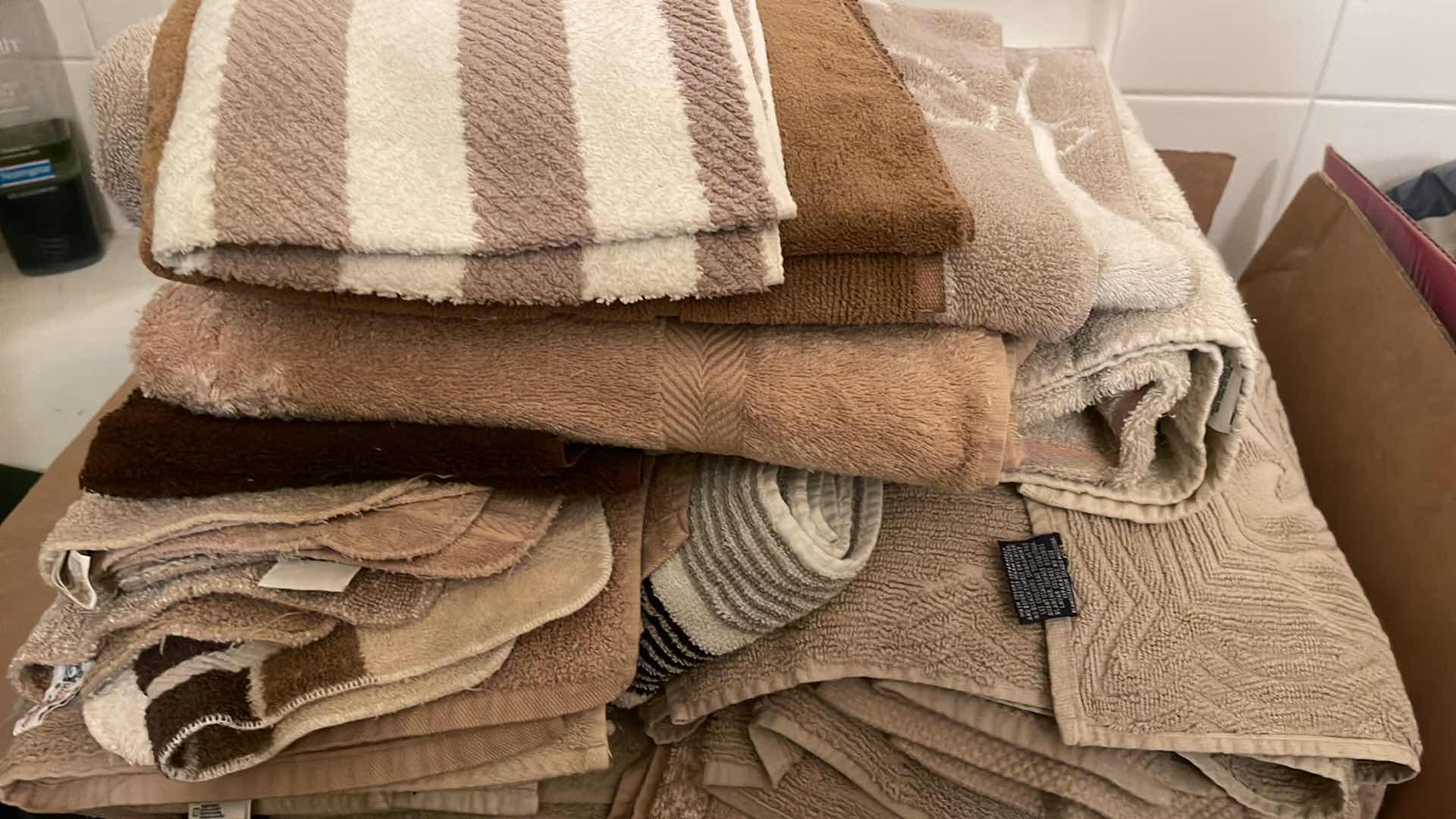 Photo 3 of LARGE COLLECTION OF BROWN TONE TOWELS