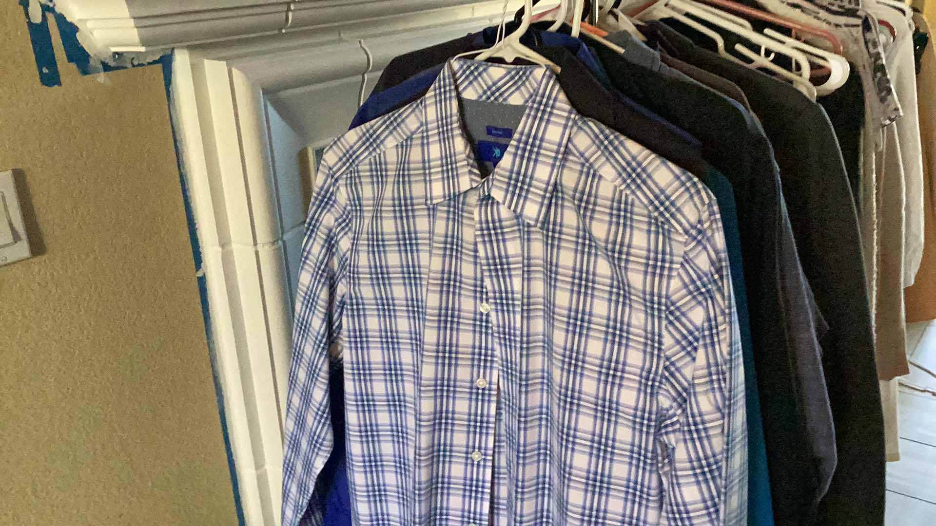 Photo 4 of MENS SHIRTS - T SHIRTS,SLACKS & JACKET - SIZE M - PANTS 39 X 32LARGE LOT - OVER 20 ITEMS