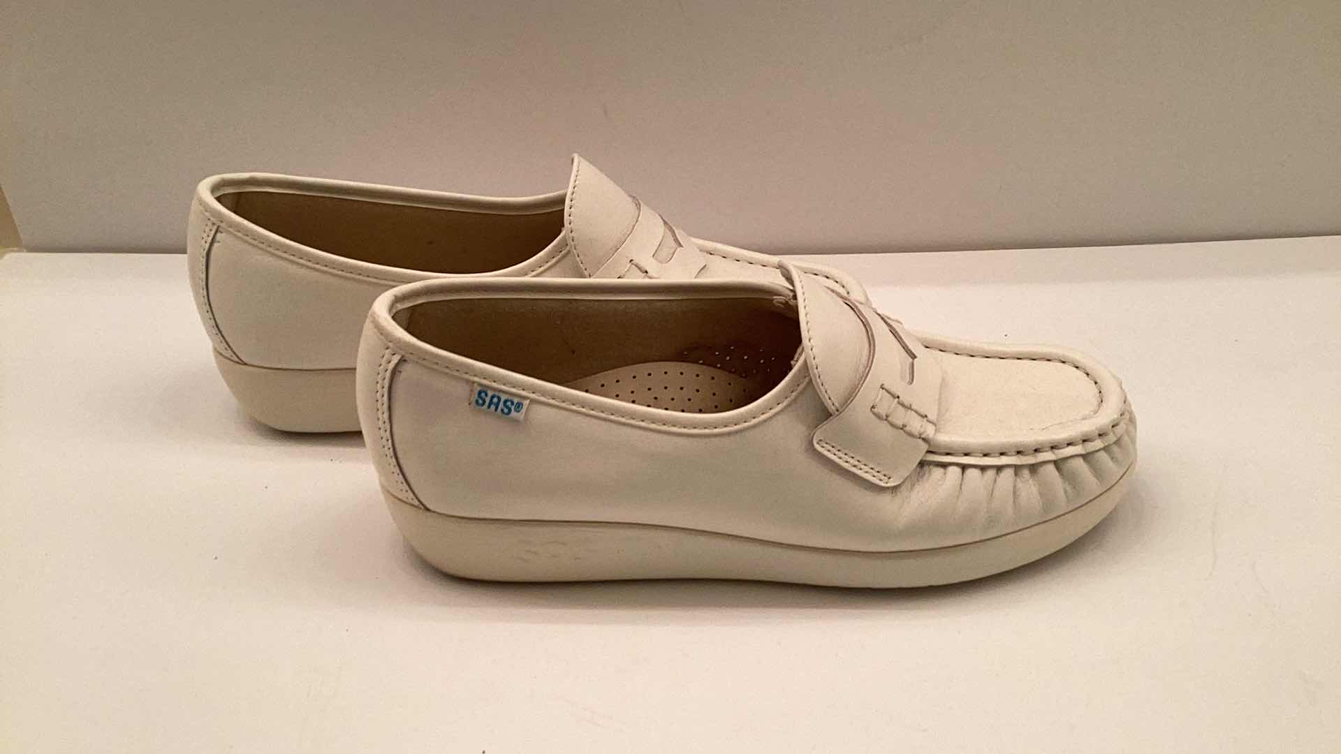 Photo 3 of WOMENS SAS GENUINE COMFORT SHOES SIZE 6.5