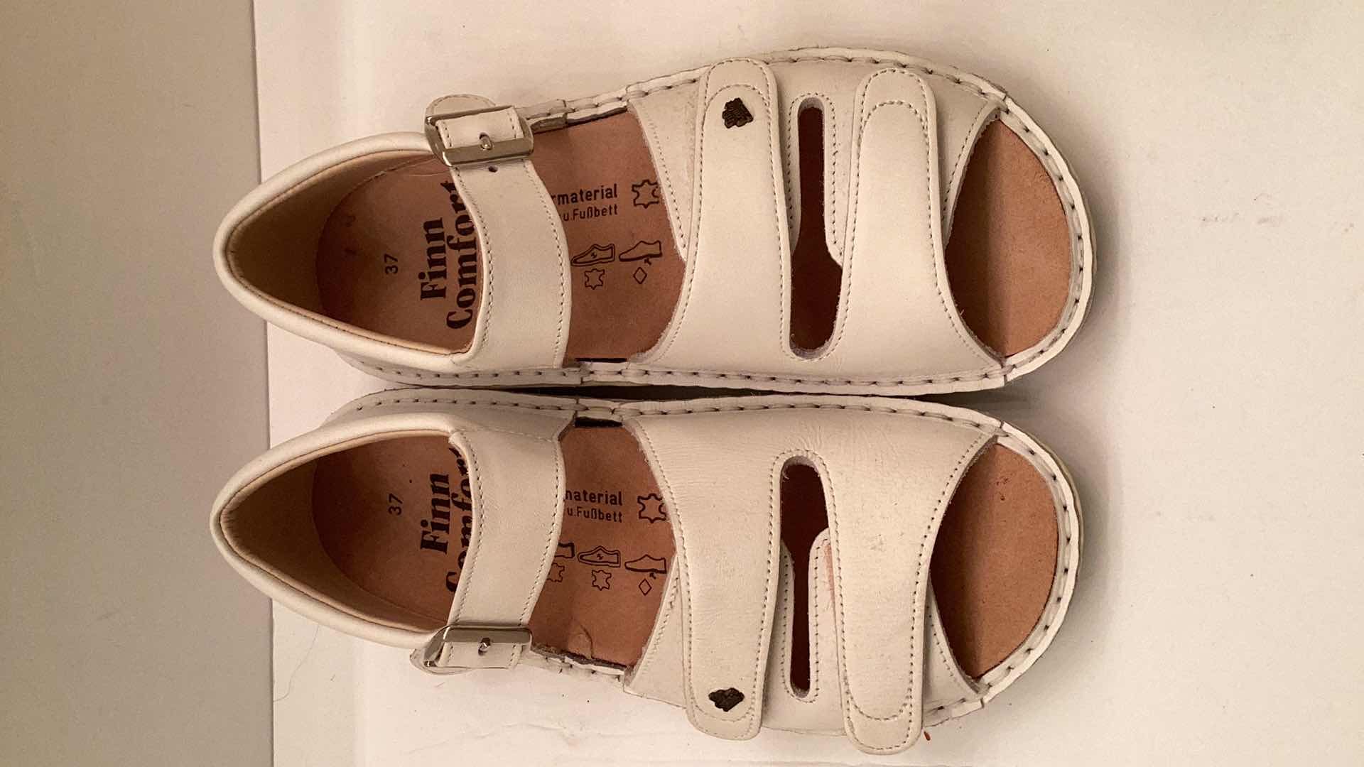 Photo 2 of FINN COMFORT GERMAN MADE COMFORT SHOES SIZE 6.5 / 37