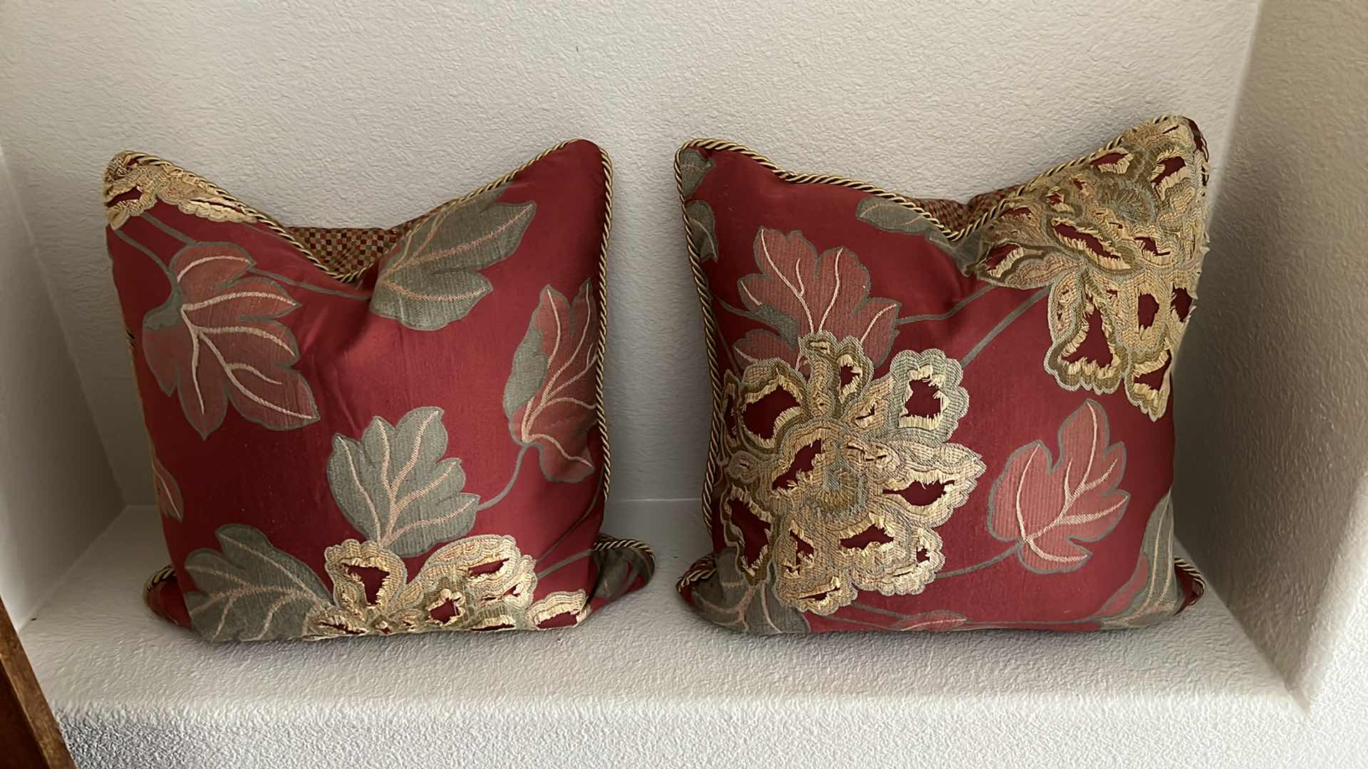 Photo 3 of 2-DECORATIVE FLORAL ACCENT PILLOWS 20” x 20”
