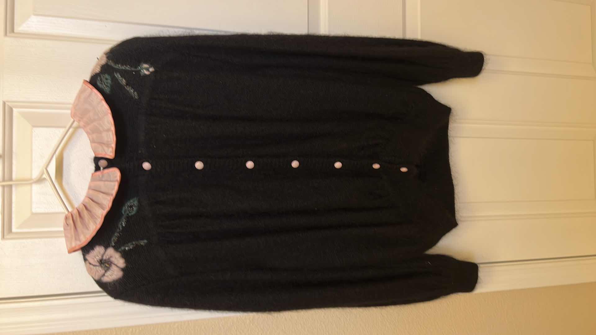 Photo 1 of VINTAGE ADRIANO VIARENGO MADE IN ITALY LADIES BLACK W PINK COLLAR SWEATER (L-XL)