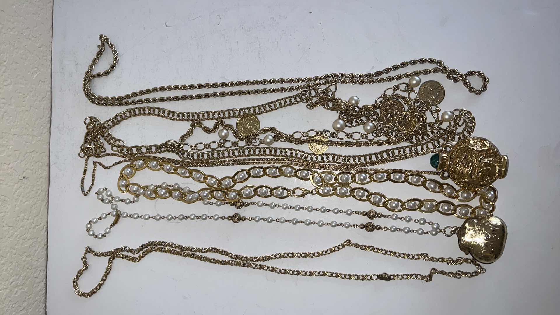 Photo 1 of 6-COSTUME GOLD JEWELRY NECKLACE
