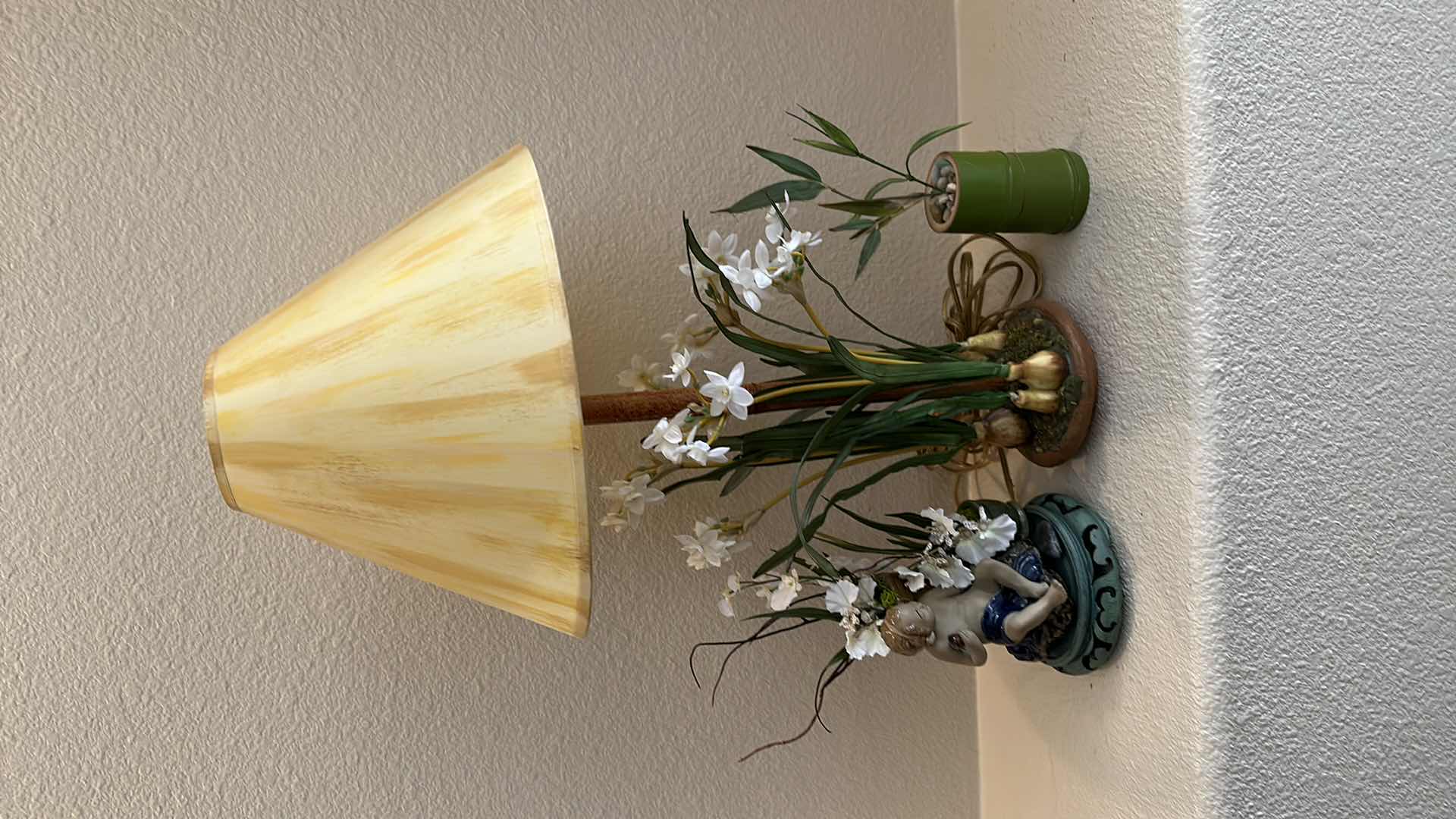 Photo 1 of FLORAL LAMP AND DECORATIVE ITEMS