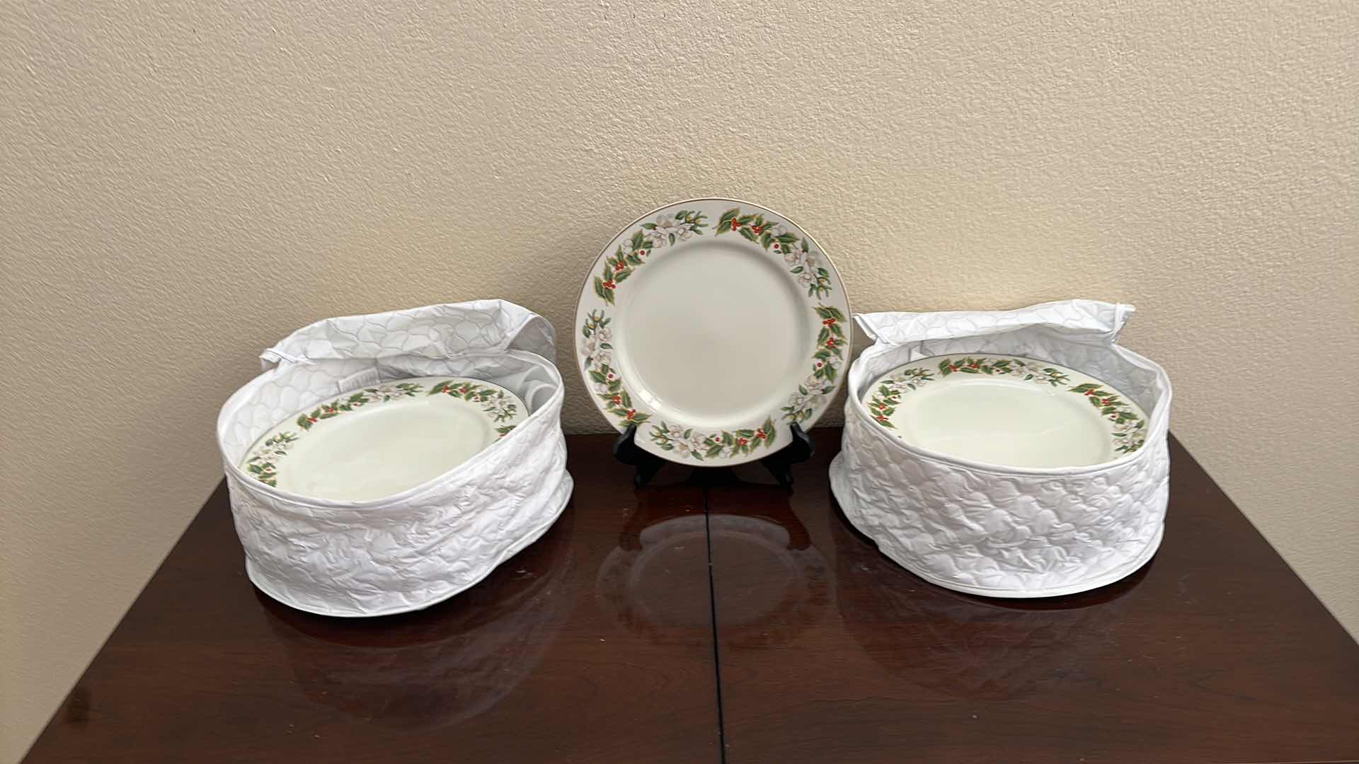 Photo 1 of HORCHOW FINE PORCELAIN 12PC DINNER PLATES