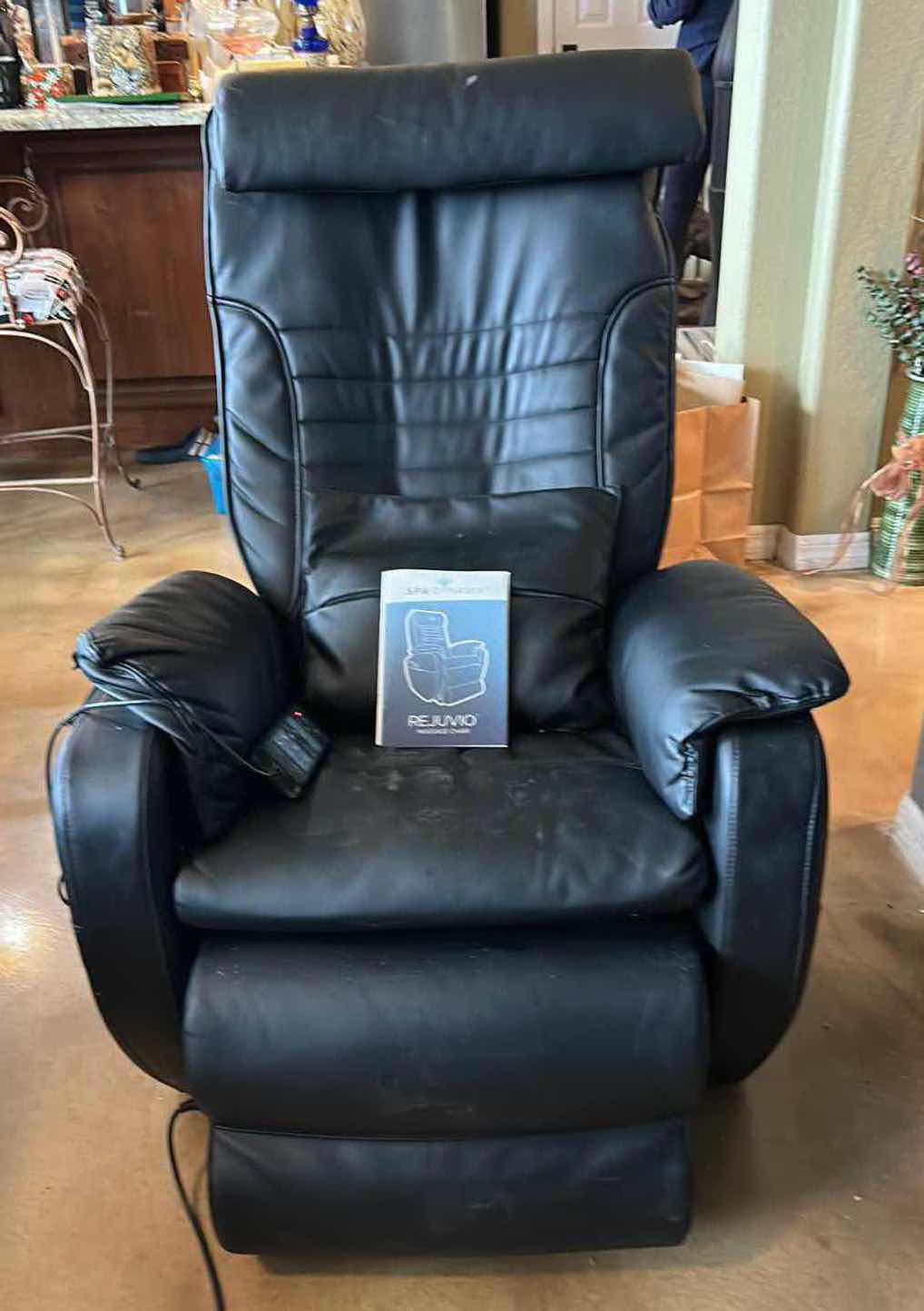 Photo 5 of SPA DYNAMIX REJUVIO MASSAGE CHAIR  (WORKS)