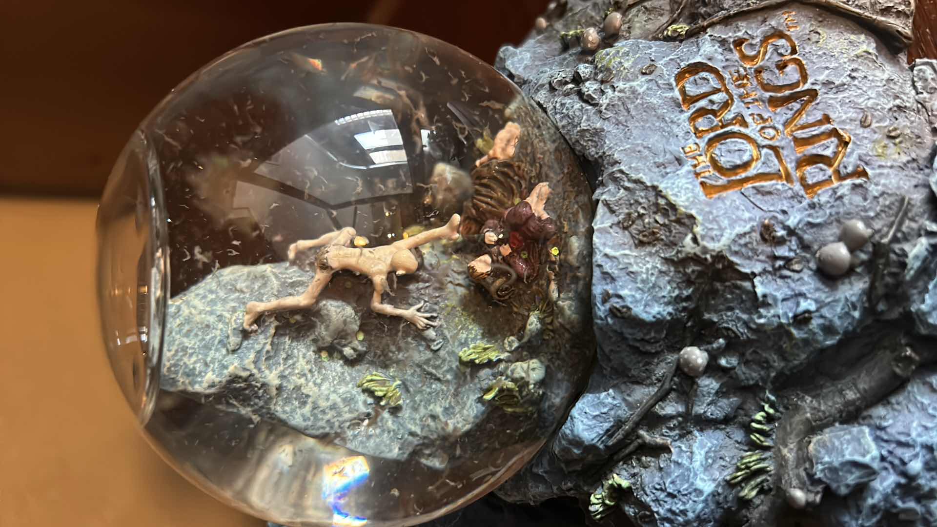 Photo 3 of LORD OF THE RINGS SNOW GLOBE