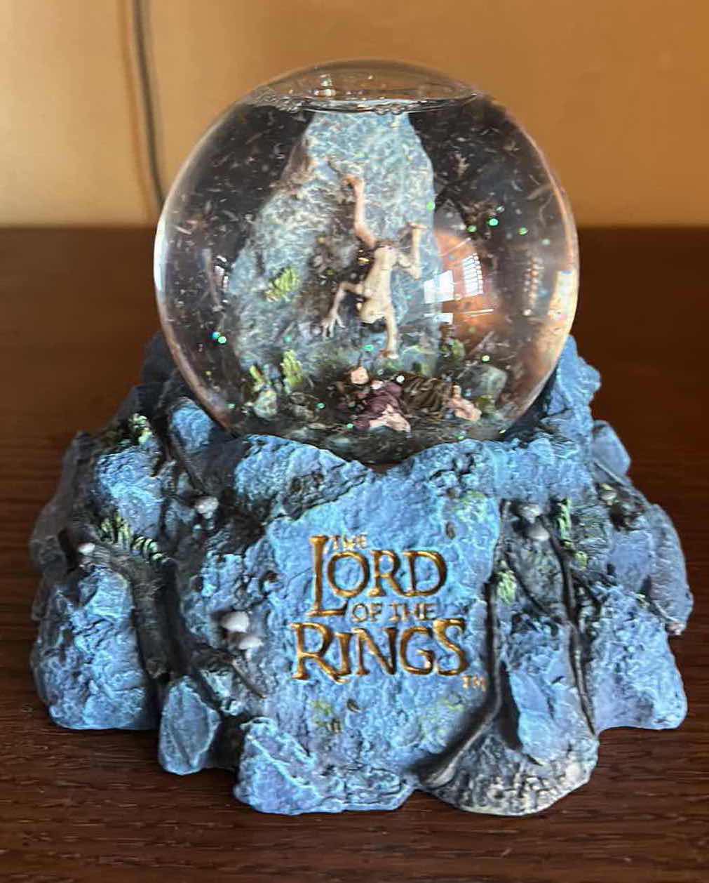 Photo 4 of LORD OF THE RINGS SNOW GLOBE