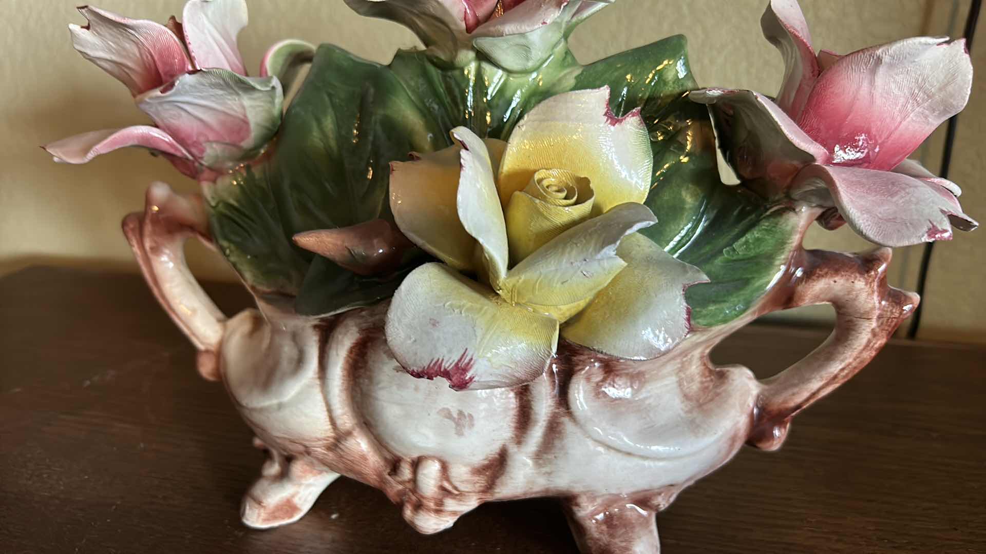 Photo 2 of  CAPODIMONTE LARGE ROSE CENTERPIECE H8.5”