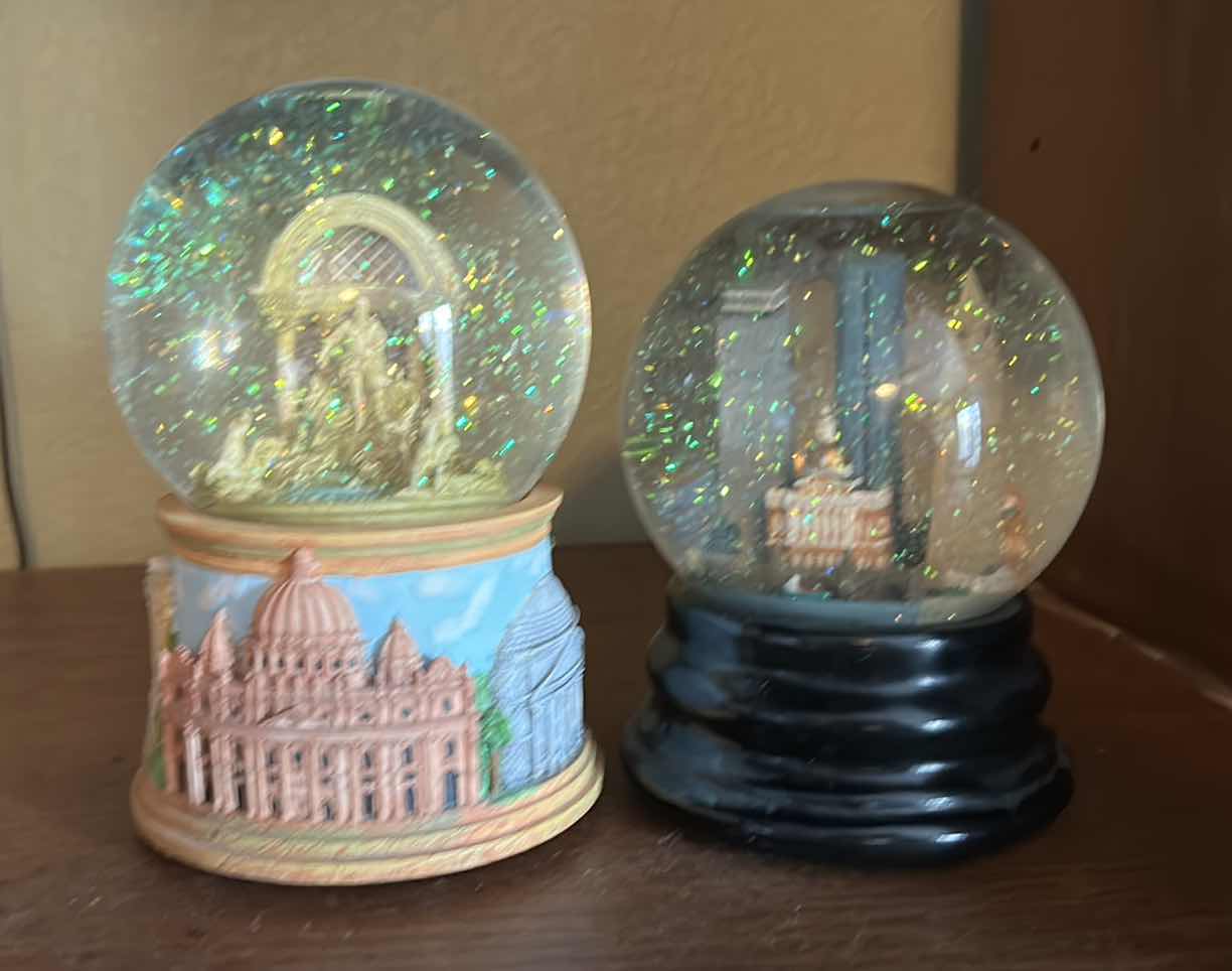 Photo 6 of 2 MUSICAL SNOW GLOBES