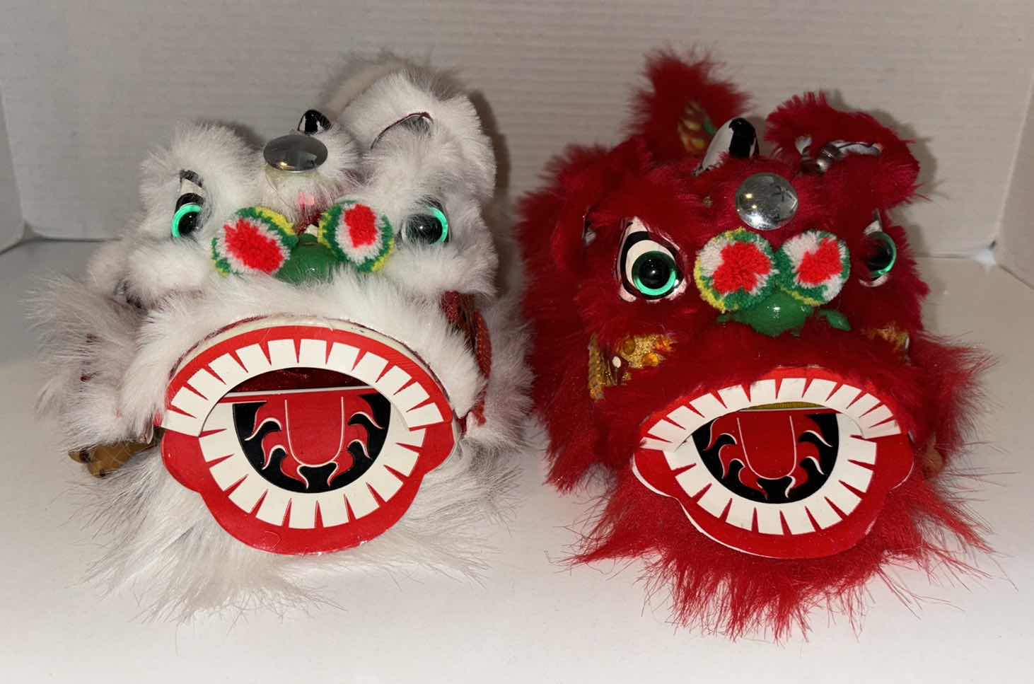 Photo 1 of LUCKY LION MARIONETTE LION DANCE CHINESE HAND PUPPETS (2)