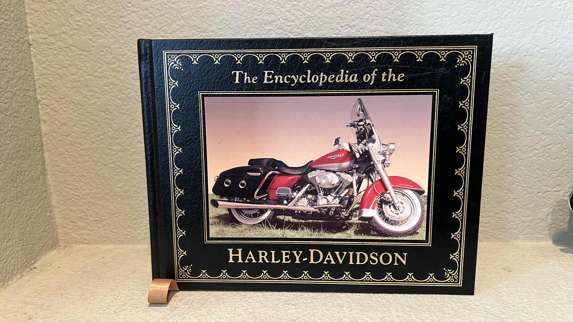 Photo 1 of THE ENCYCLOPEDIA OF THE HARLEY-DAVIDSON