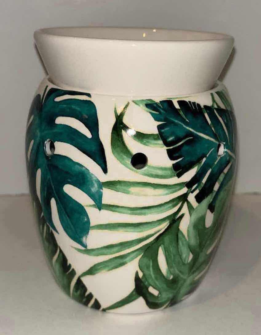 Photo 1 of NEW SCENTSY HOME WAX WARMER, “RAINFOREST FERN” (BASE, WARMER DISH, 25 WATT BULB)