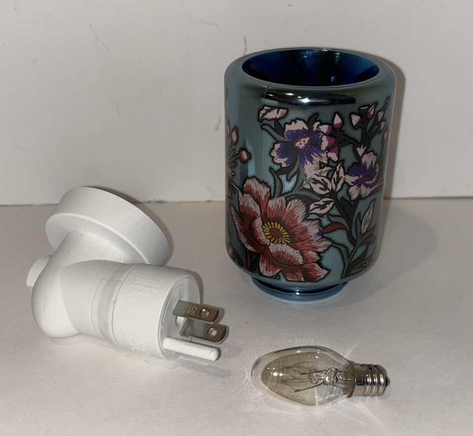 Photo 1 of NEW SCENTSY HOME ELECTRIC WAX WARMER, “MIDNIGHT FLORAL” (WARMER & BULB INCLUDED)