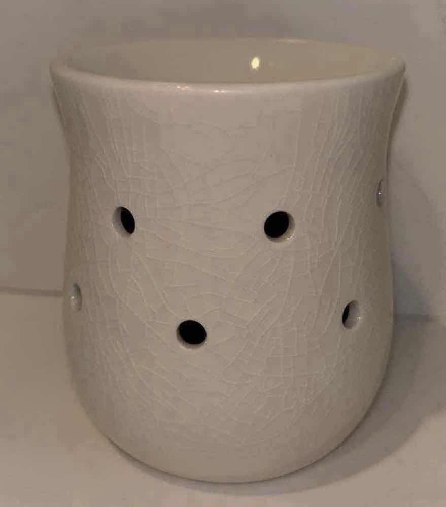 Photo 3 of NEW SCENTSY HOME ELECTRIC WAX WARMER, “LAVENDER LOVE” (WARMER & BULB INCLUDED)