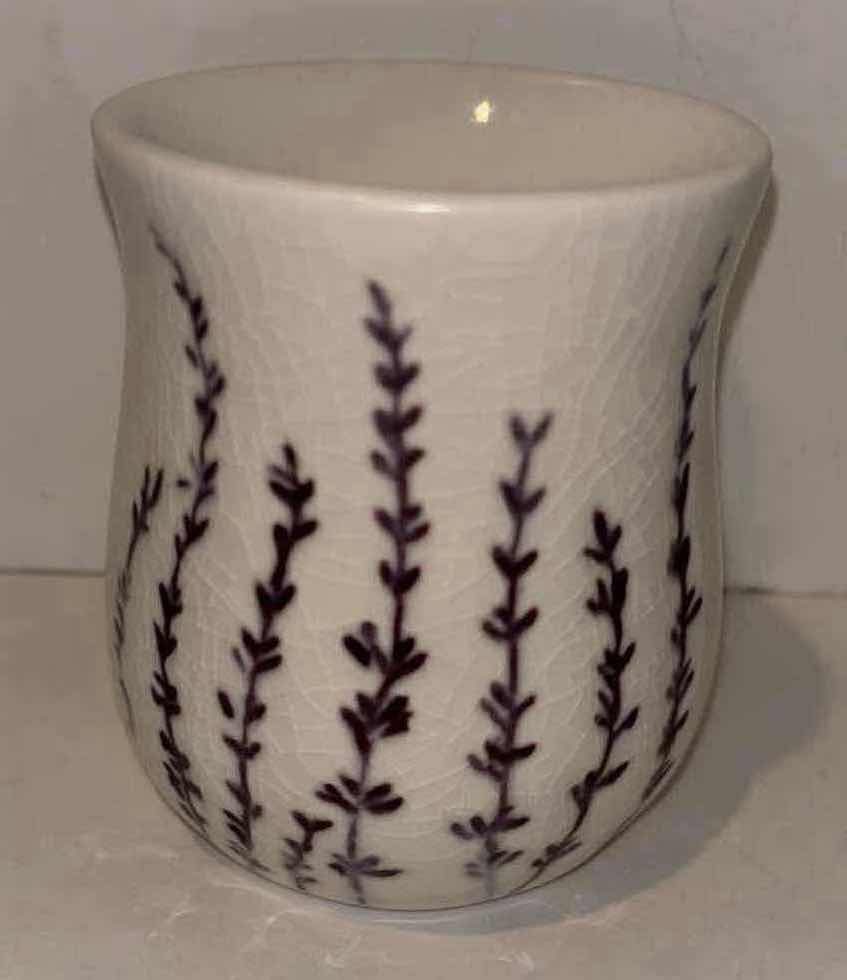 Photo 2 of NEW SCENTSY HOME ELECTRIC WAX WARMER, “LAVENDER LOVE” (WARMER & BULB INCLUDED)