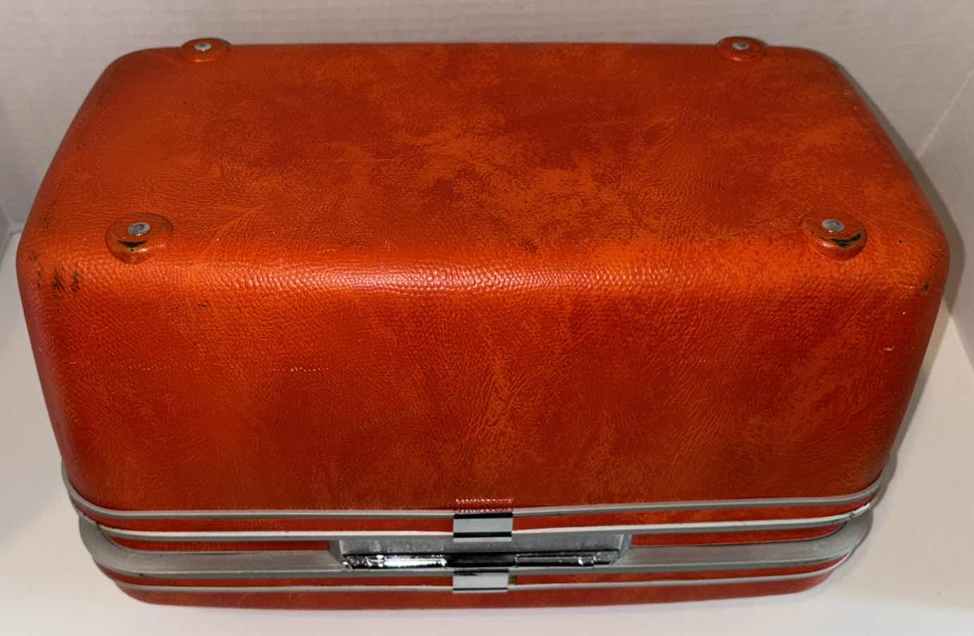 Photo 5 of VINTAGE SAMSONITE SILHOUETTE HARD COSMETIC TRAVELING CASE 8” x 15” H9.5”
