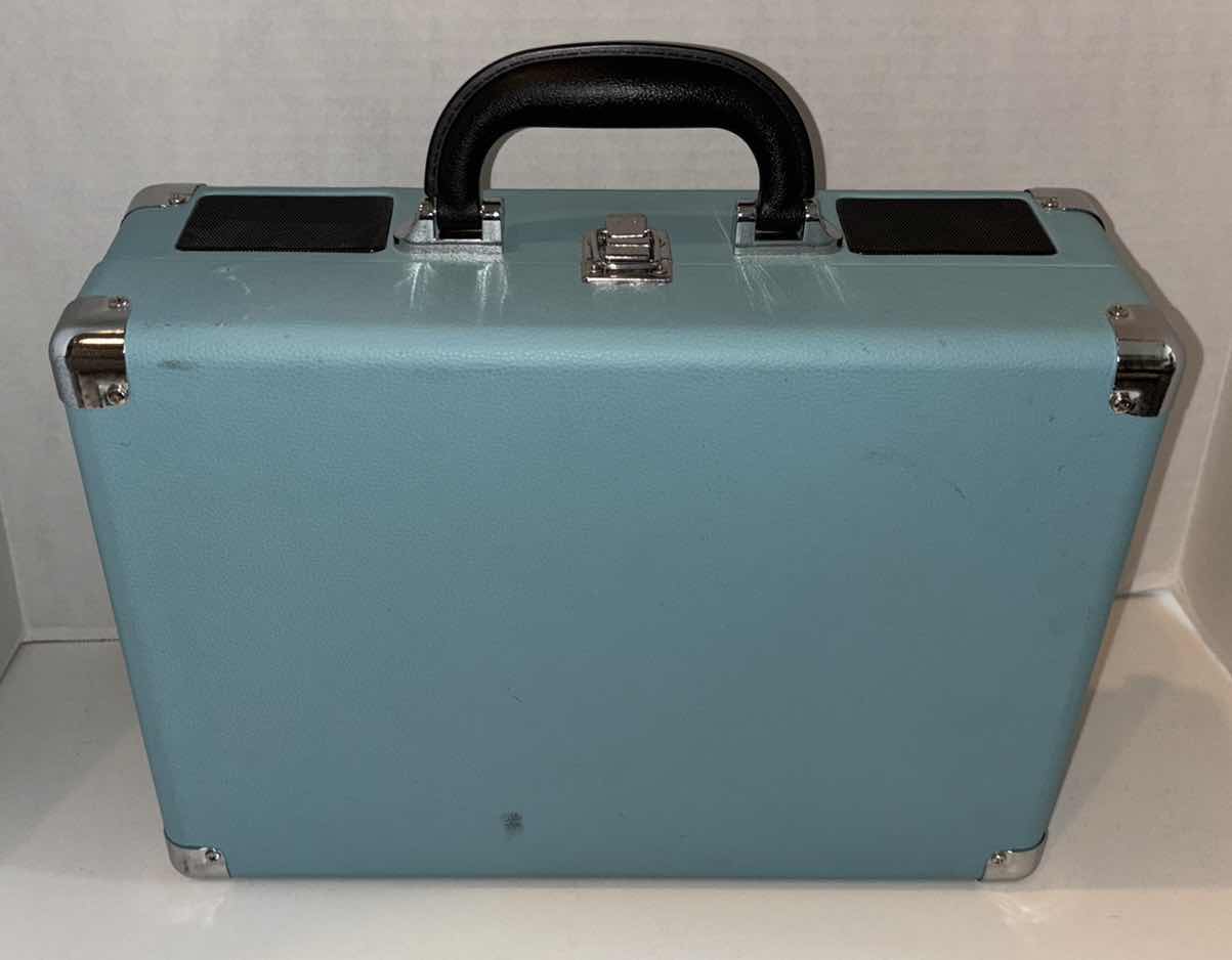 Photo 4 of VICTROLA CLASSIC 3-SPEED BLUETOOTH SUITCASE RECORD PLAYER W BUILT-IN SPEAKERS
