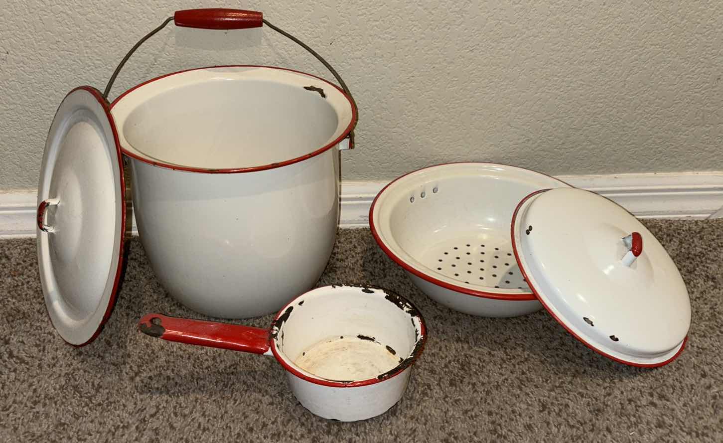 Photo 2 of VINTAGE 7 PC RED/WHITE ENAMEL COOKWARE