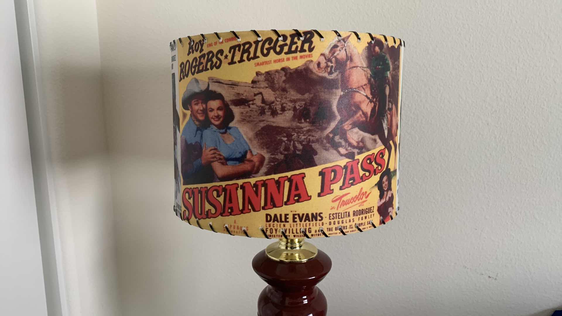 Photo 4 of ROY RODGERS & DALE EVANS THEMED LAMP 30” TALL