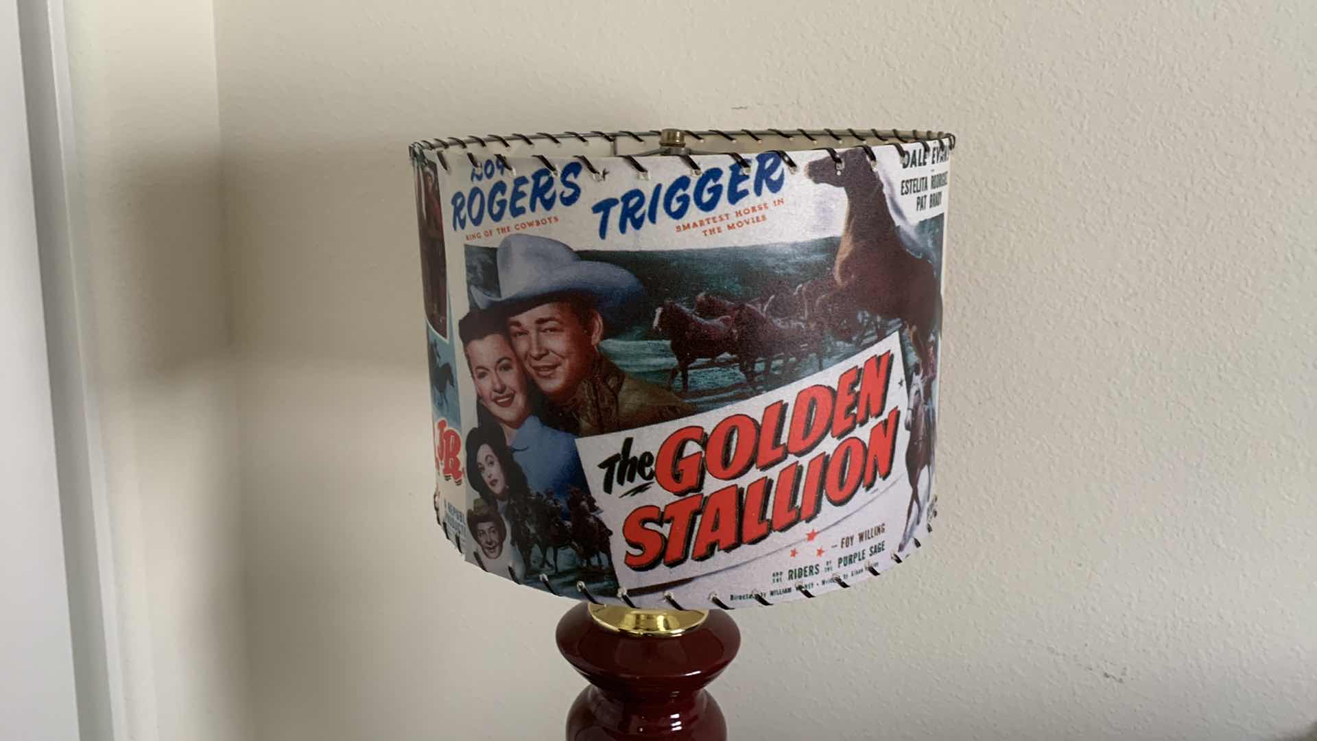 Photo 2 of ROY RODGERS & DALE EVANS THEMED LAMP 30” TALL